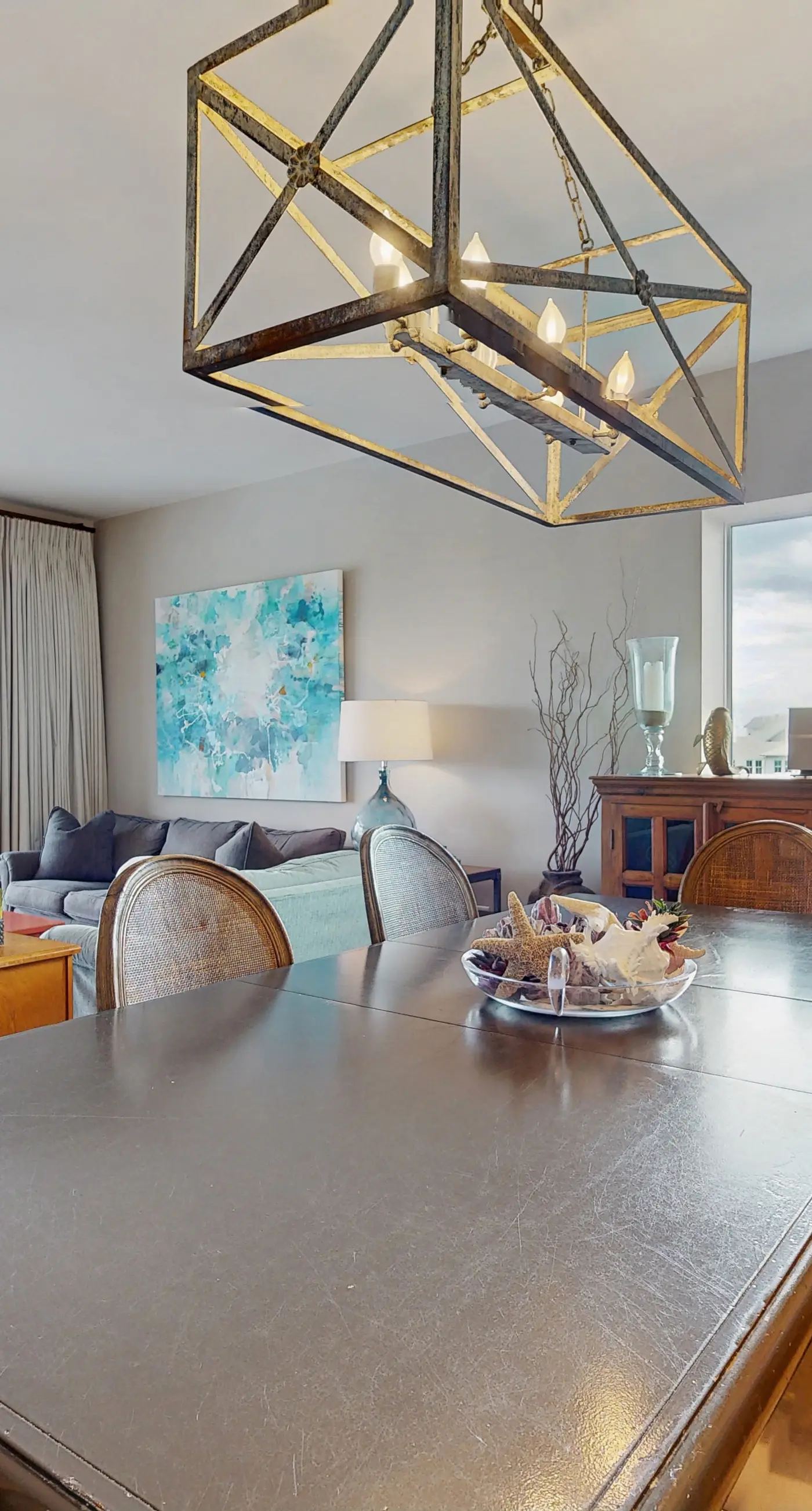 Snowbird-friendly condo with pickleball on the beach close to shops & dining