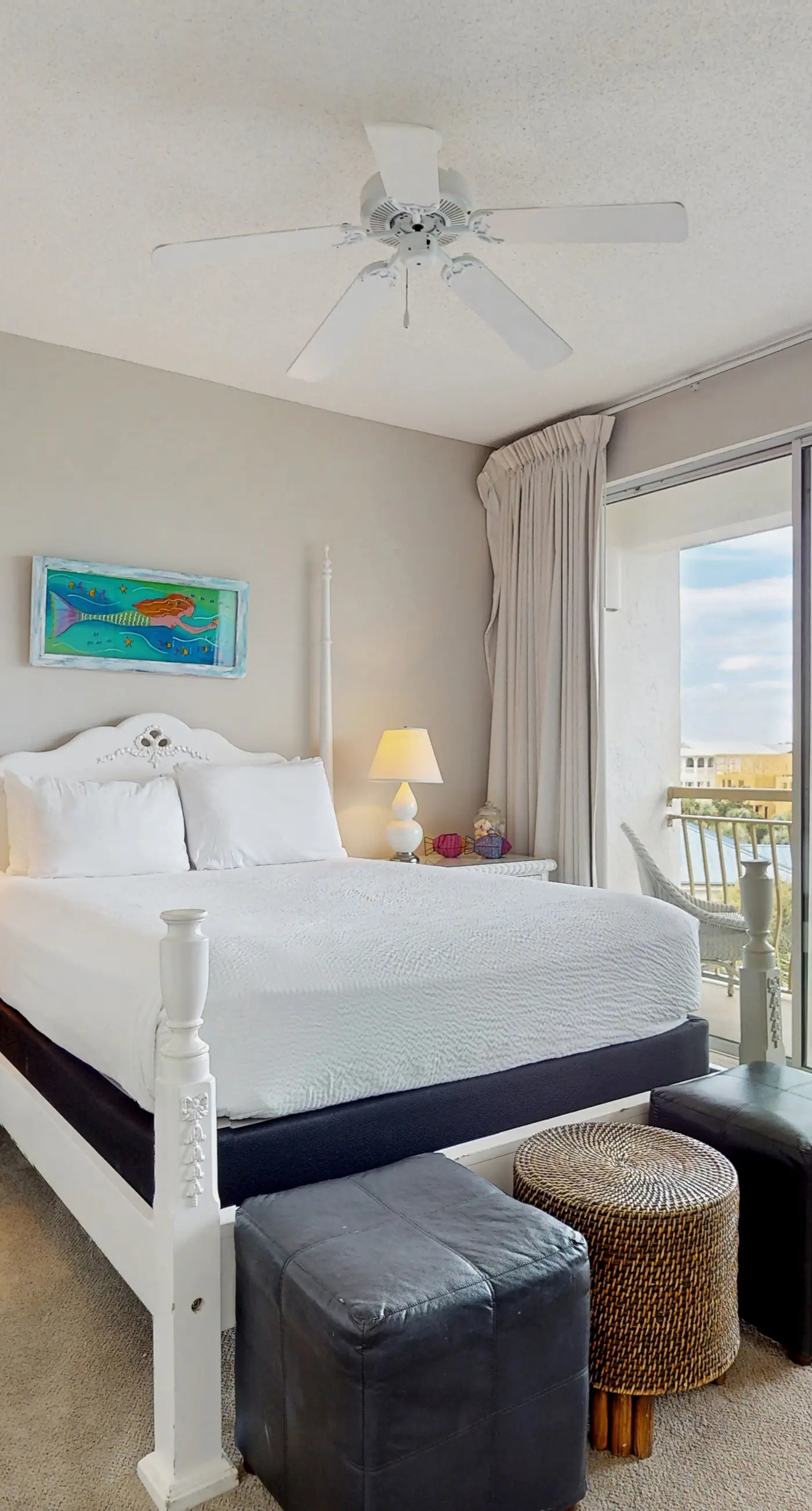 Snowbird-friendly condo with pickleball on the beach close to shops & dining