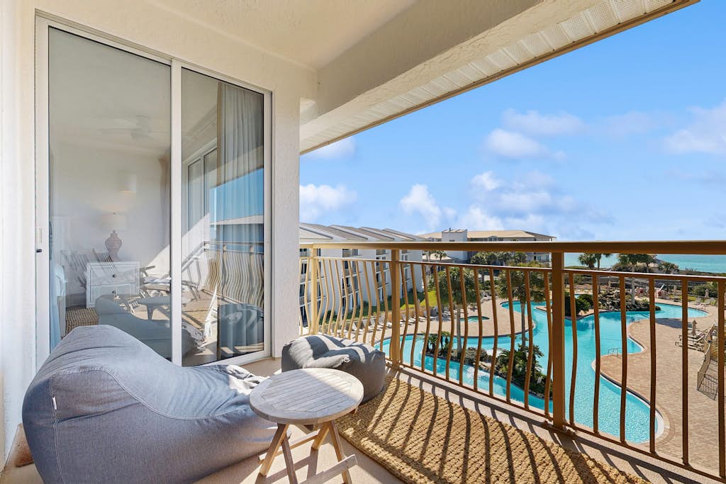 Condo on the beach with tennis, pickleball, shuffleboard & balcony