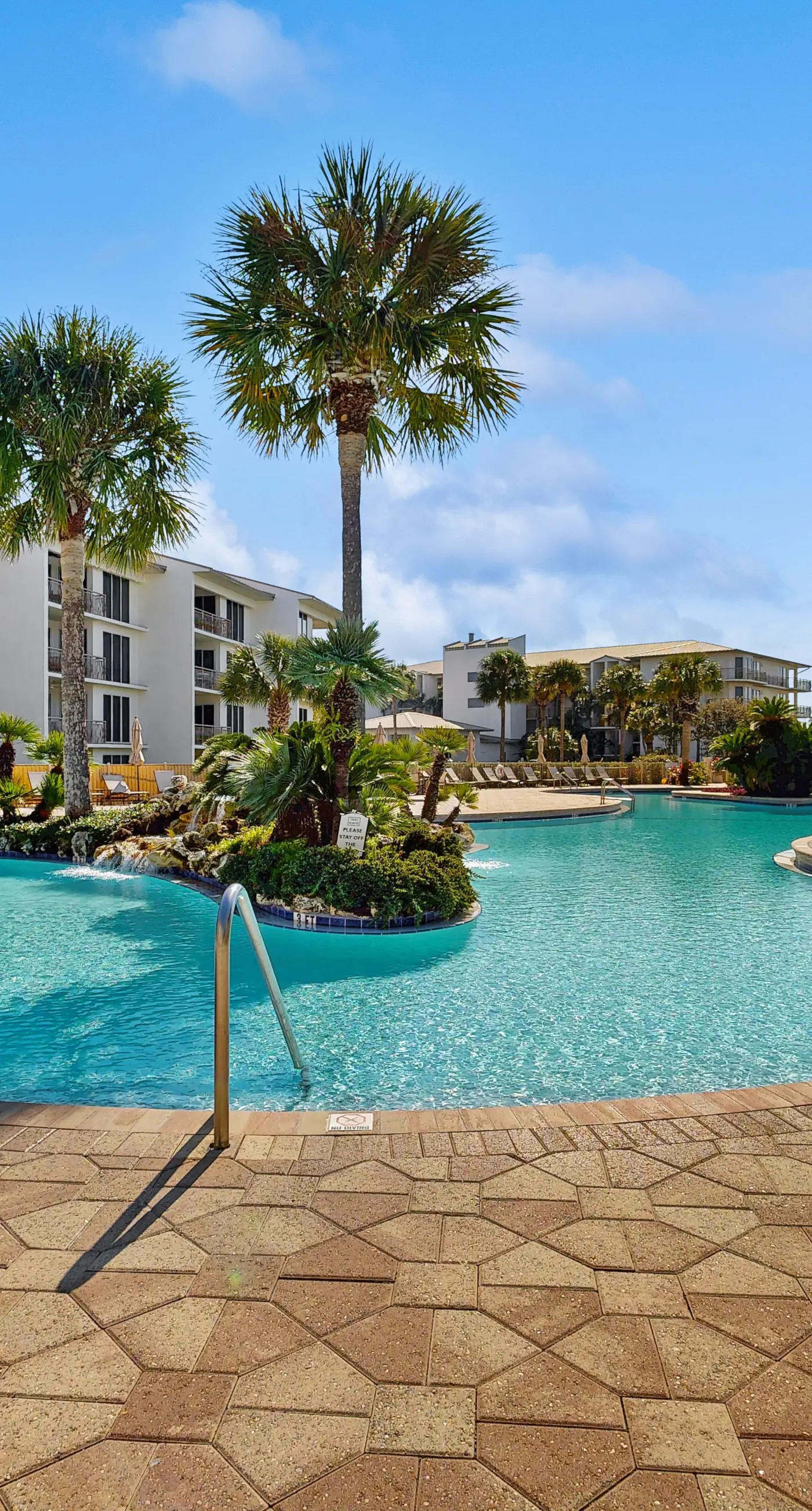 Condo on the beach with tennis, pickleball, shuffleboard & balcony