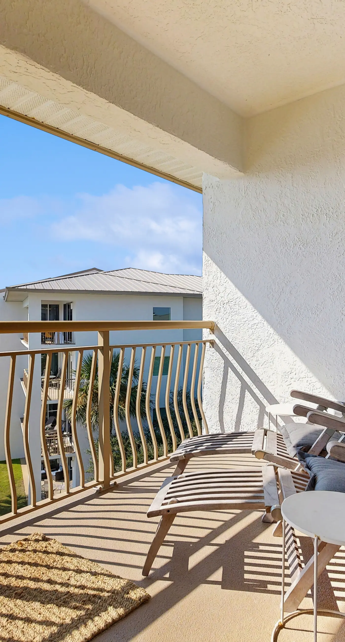 Condo on the beach with tennis, pickleball, shuffleboard & balcony