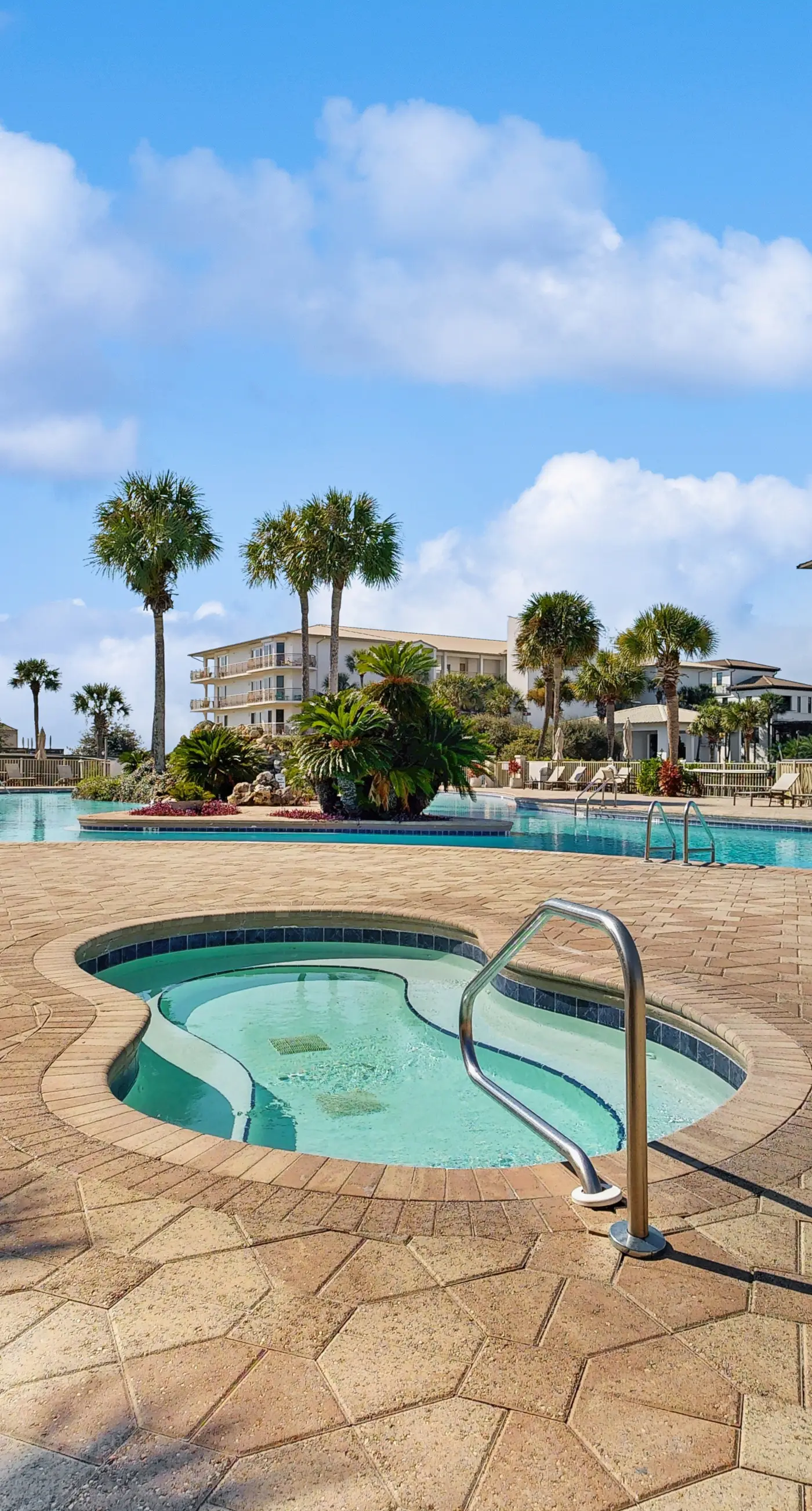 Condo on the beach with tennis, pickleball, shuffleboard & balcony