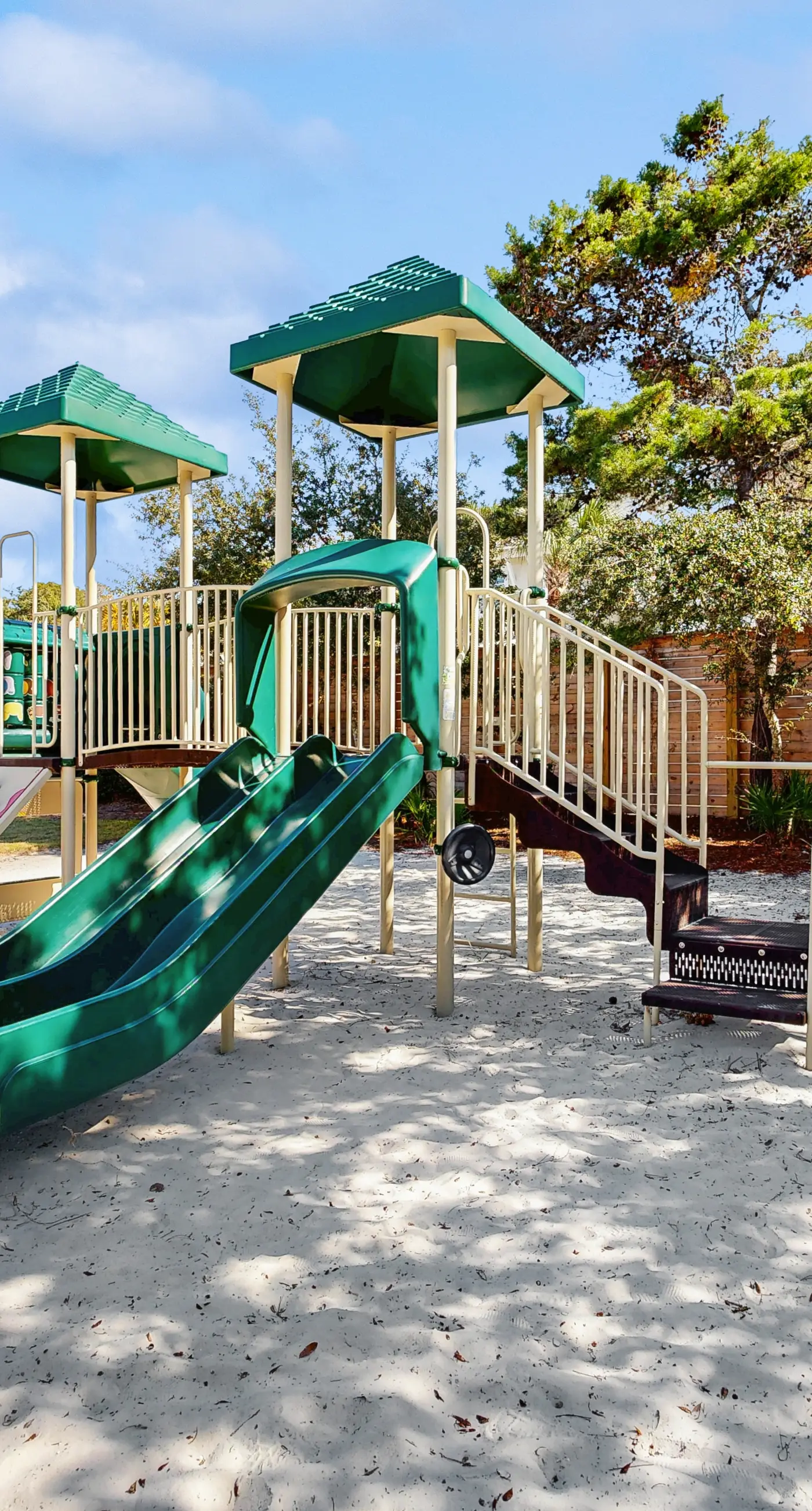 Condo on the beach with tennis, pickleball, shuffleboard & balcony