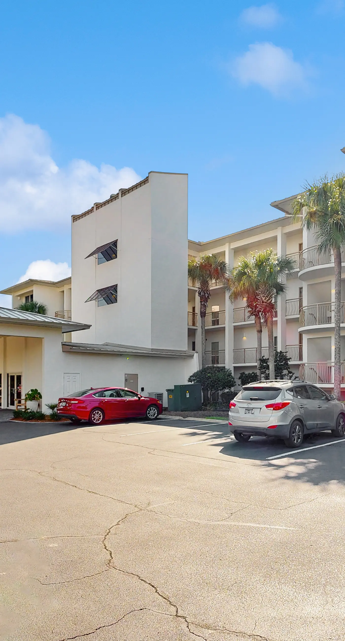 Condo on the beach with tennis, pickleball, shuffleboard & balcony