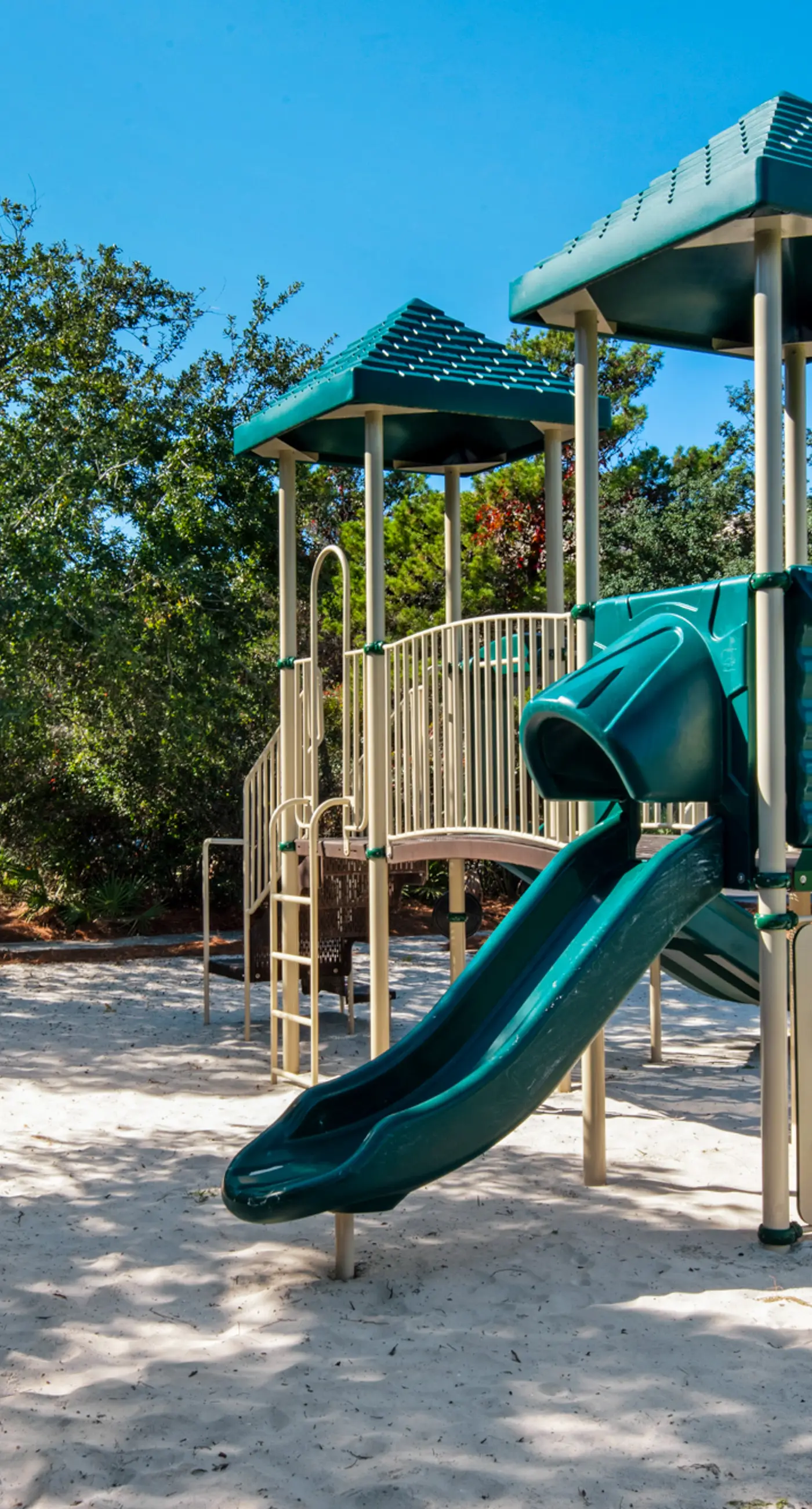 Condo on the beach with tennis, pickleball, shuffleboard & balcony