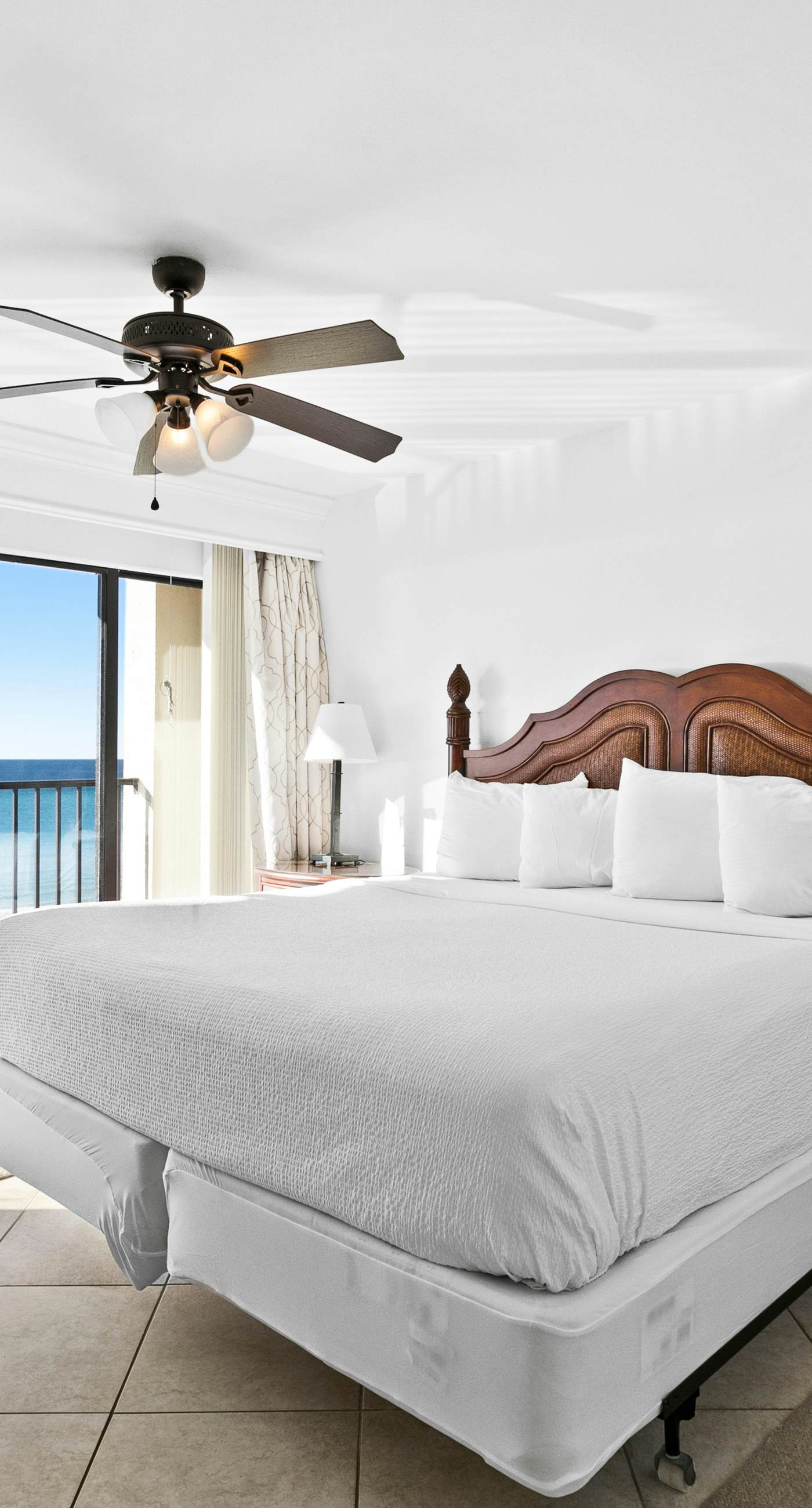 Large, updated condo - quick walk to beach & convenient to shopping