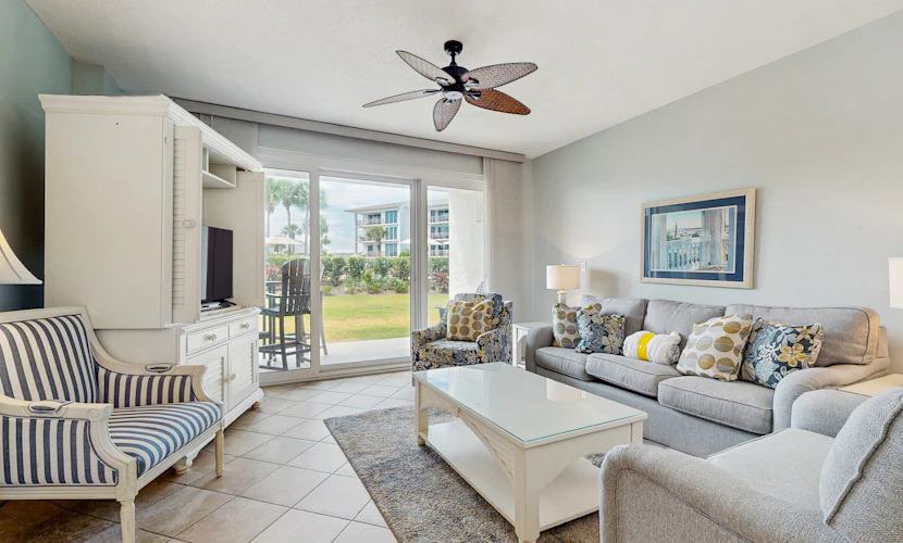 Gorgeous home with tennis, pickleball, pool & hot tub - steps from the beach