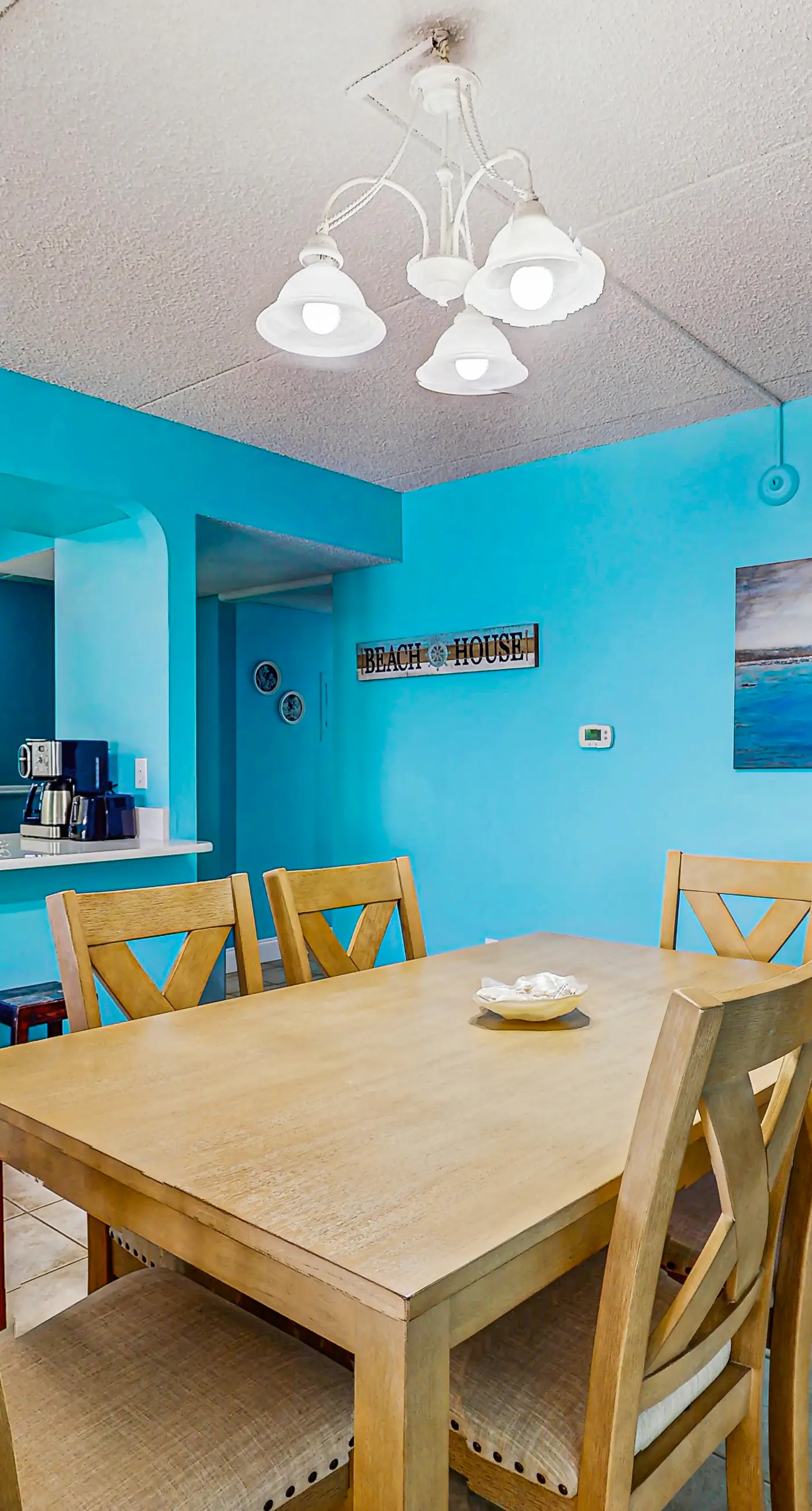 Island Echos 3E. Comfortable beachfront condo with beach setup - quick drive to dining!