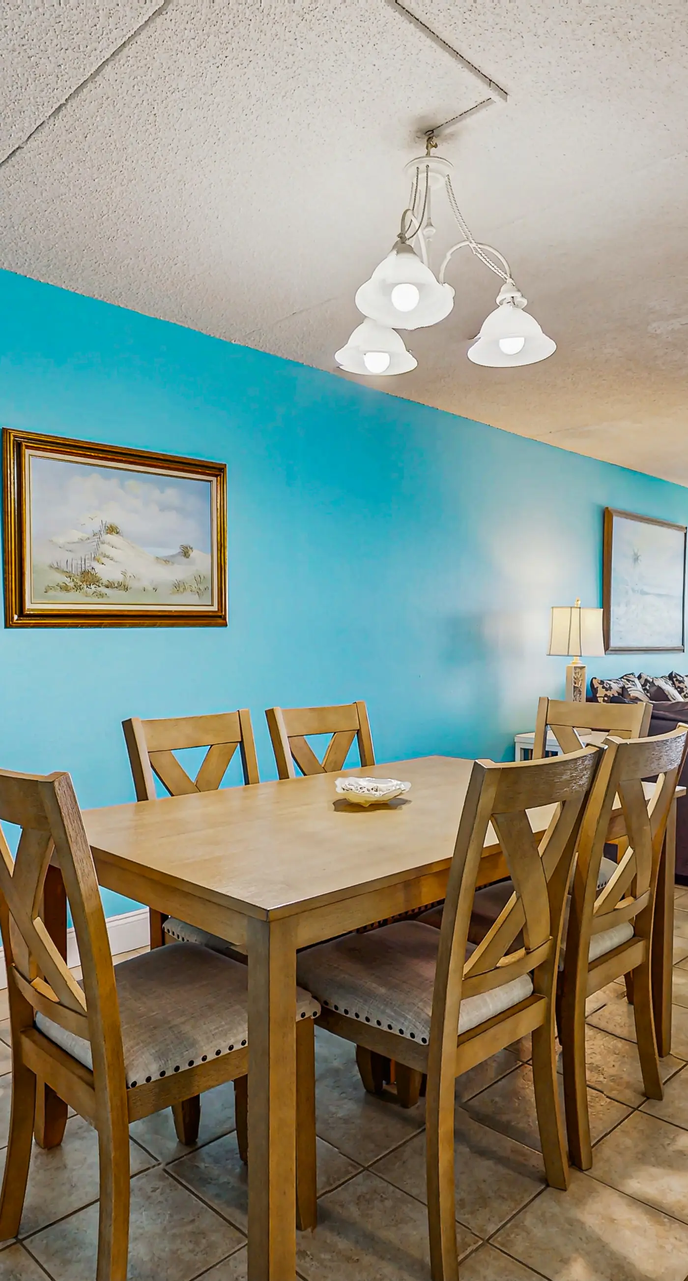 Island Echos 3E. Comfortable beachfront condo with beach setup - quick drive to dining!