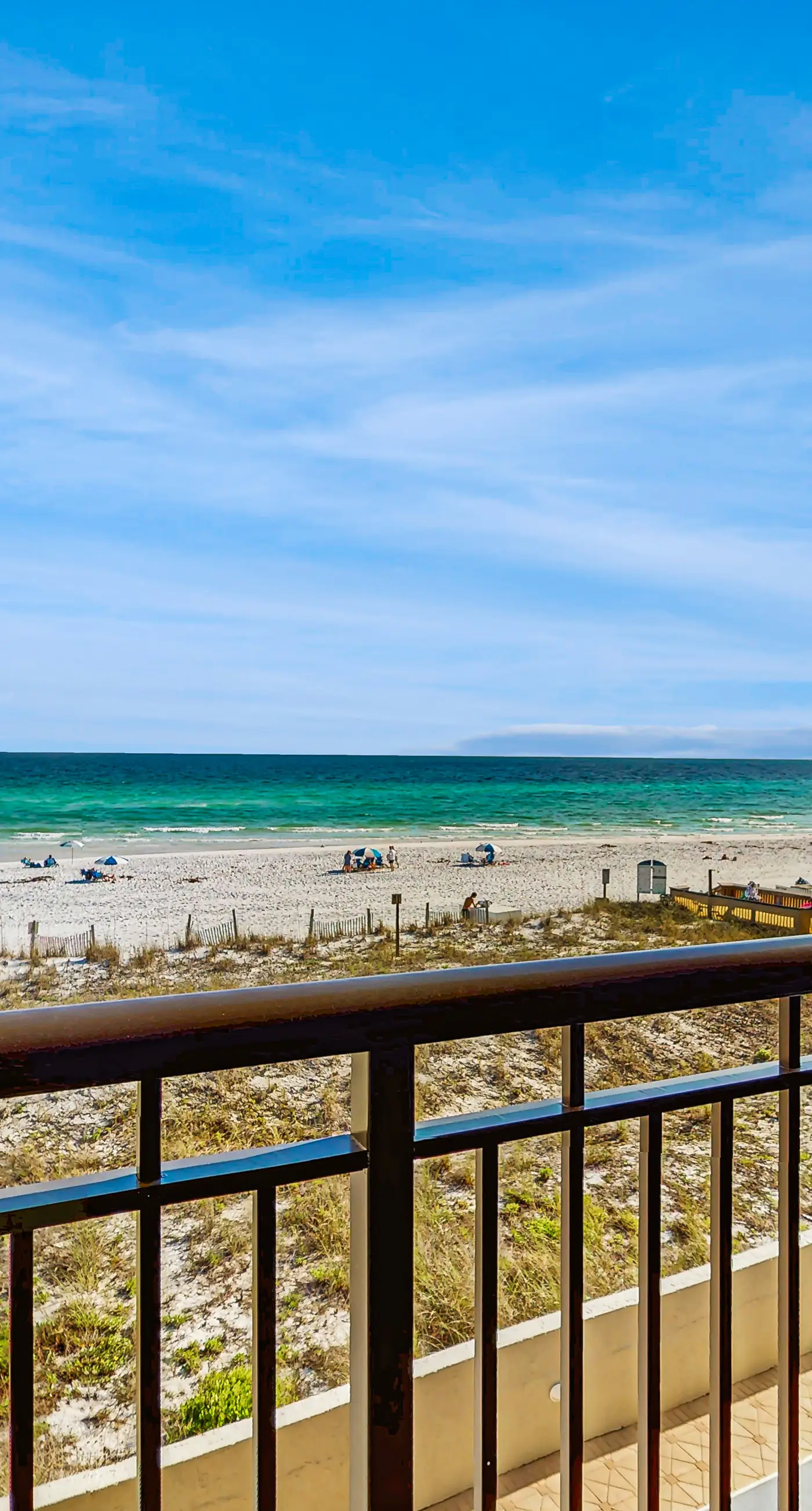 Island Echos 3E. Comfortable beachfront condo with beach setup - quick drive to dining!