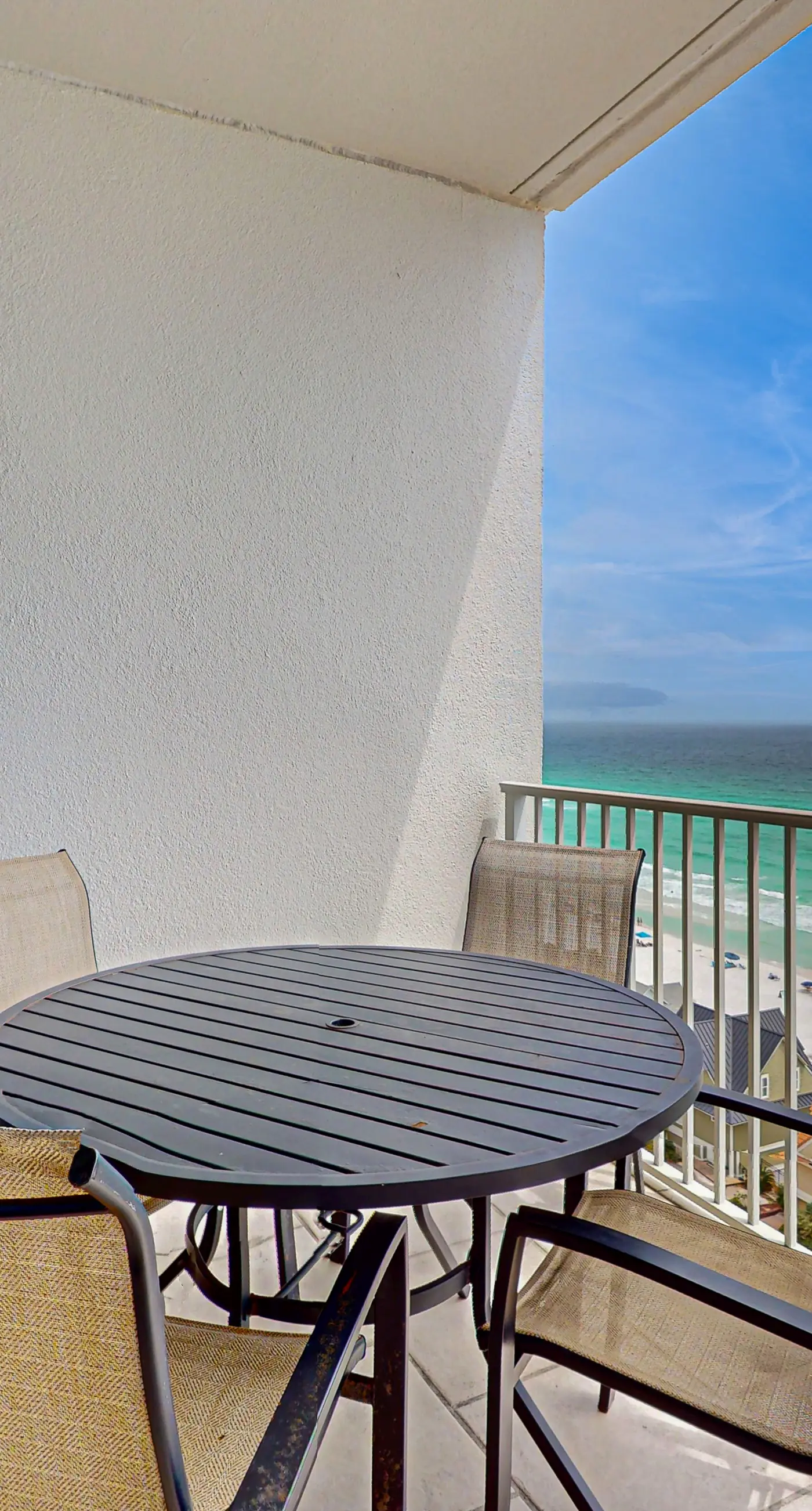 Gorgeous home a walk to the Gulf & minutes from dining