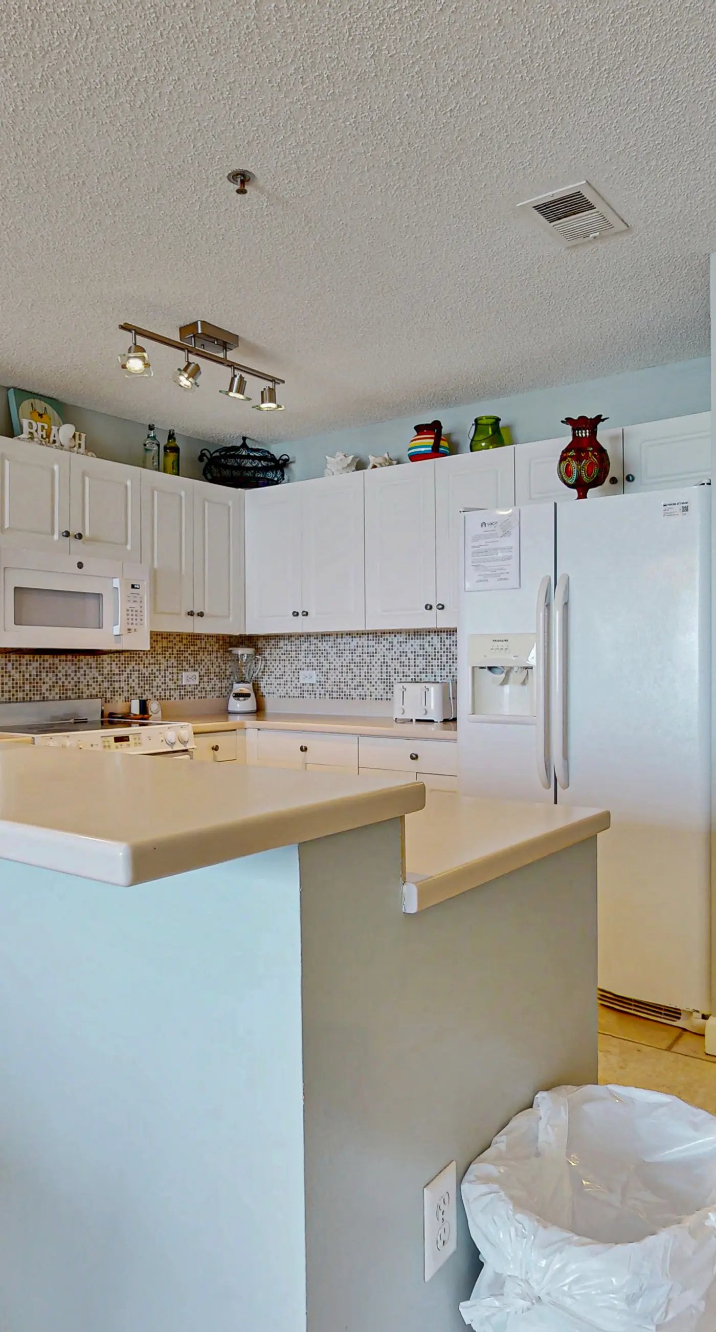 Gorgeous home a walk to the Gulf & minutes from dining