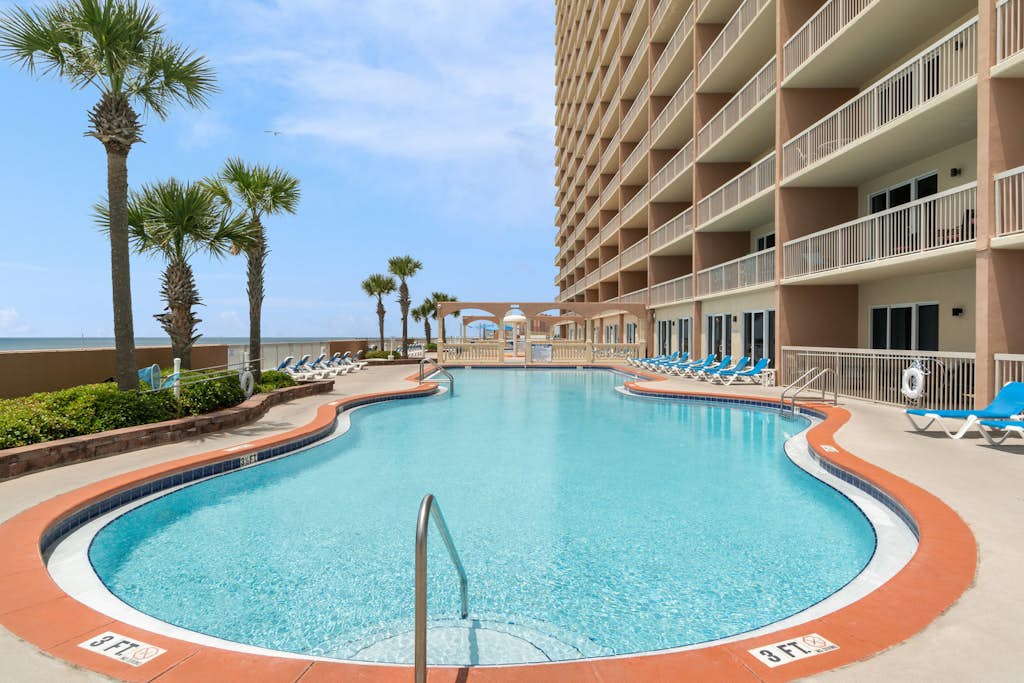 Lovely beachfront condo with stunning views, pools & kids' water play area