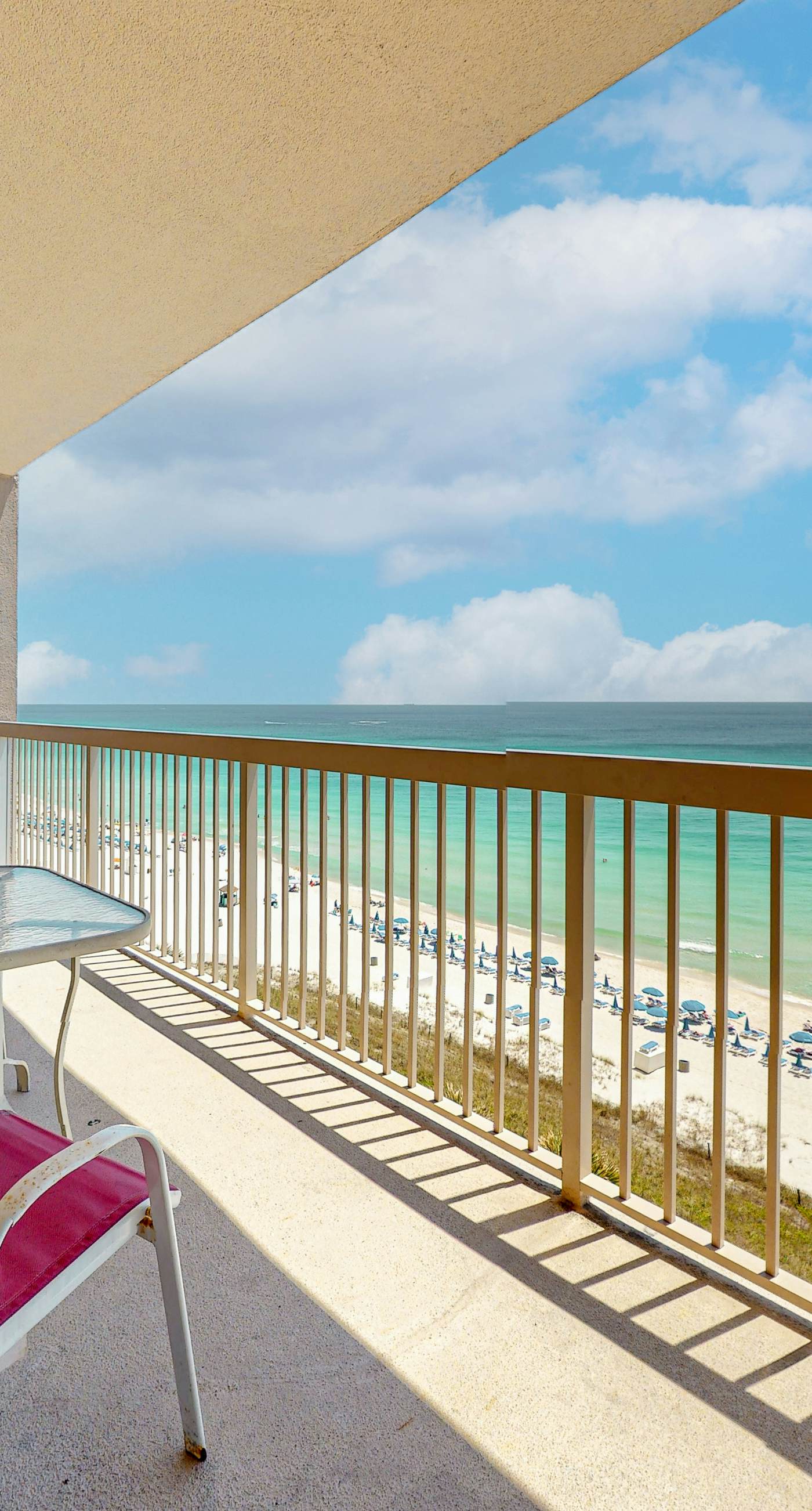 Lovely beachfront condo with stunning views, pools & kids' water play area