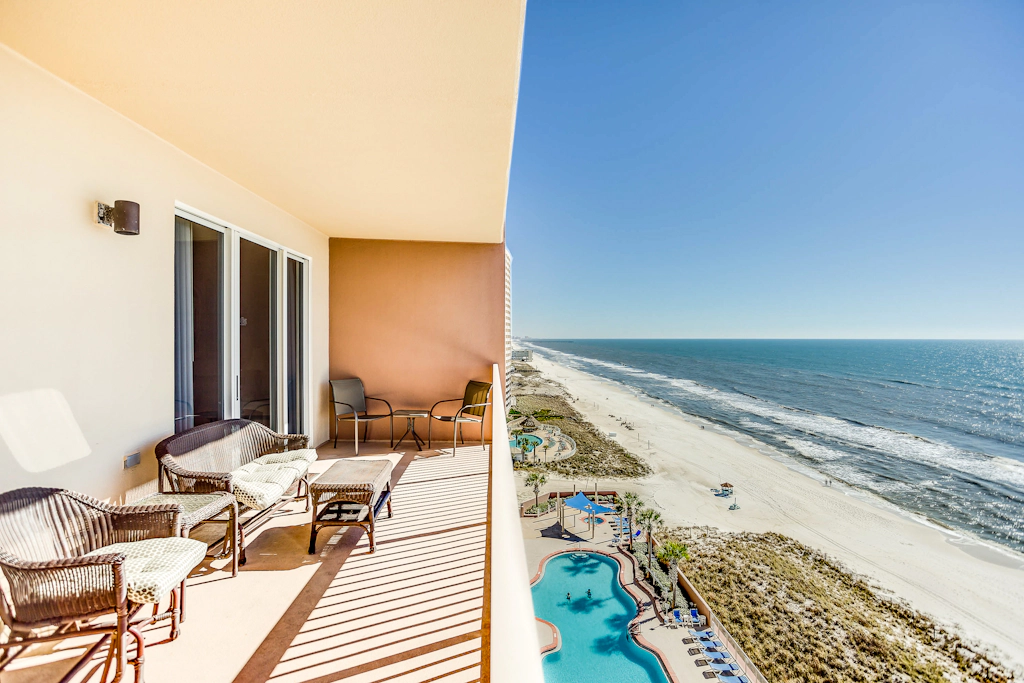 Gorgeous waterfront condo with incredible views, two pools & gym