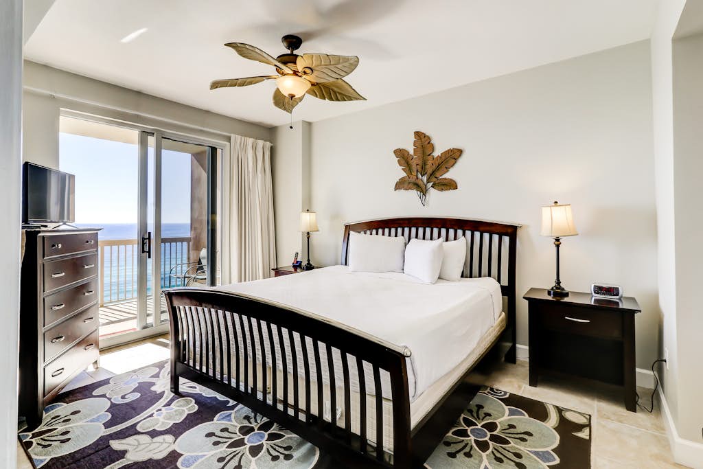 Gorgeous waterfront condo with incredible views, two pools & gym