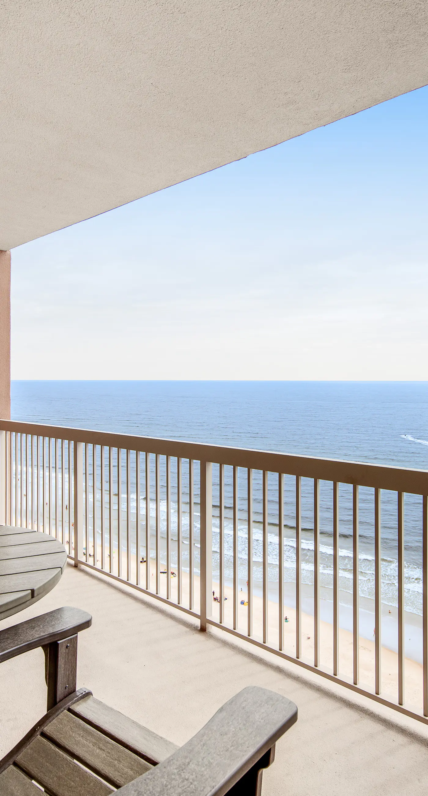 Inviting & spacious 18th-floor condo with tropical pools & gym - walk to the beach