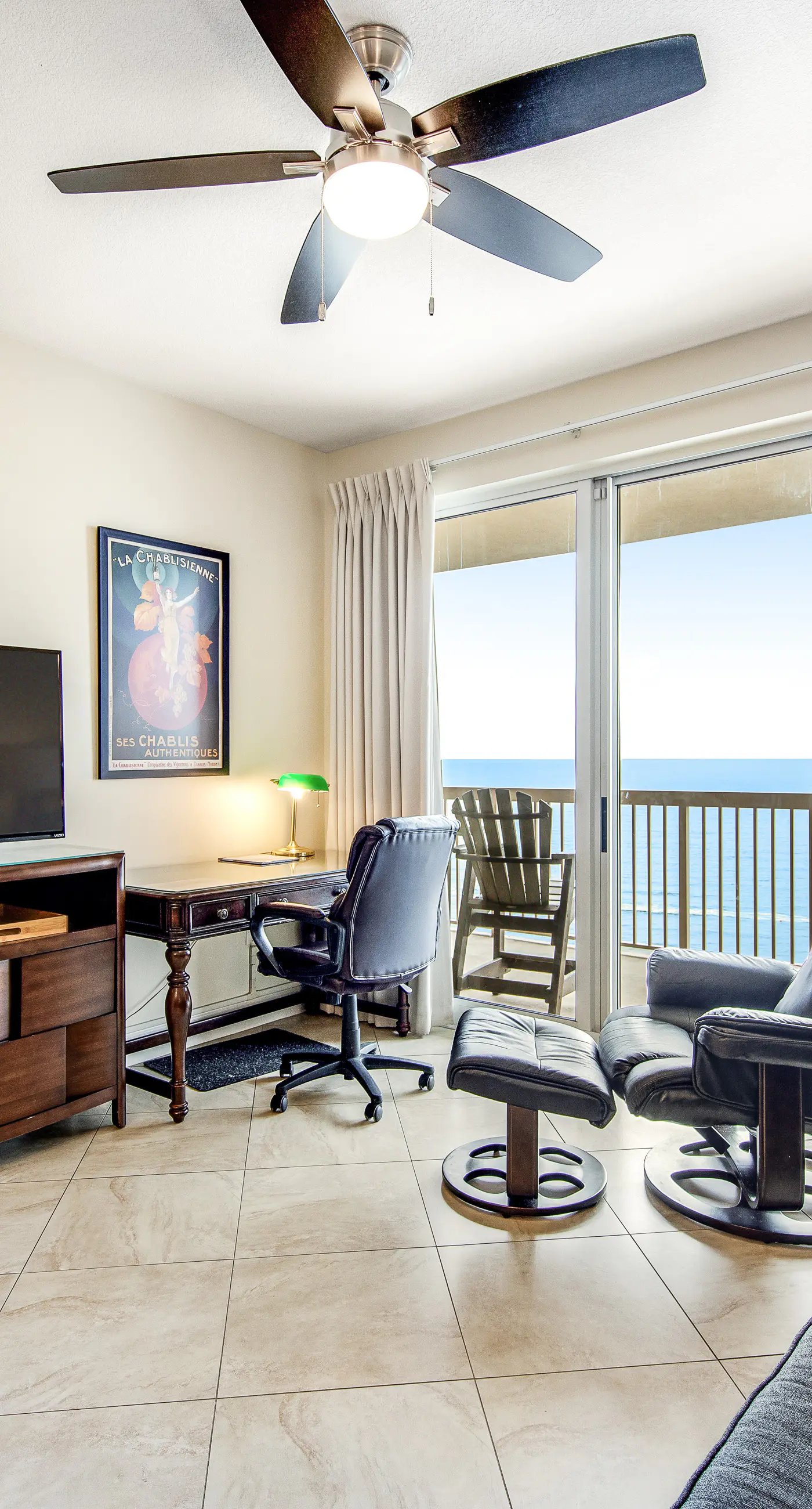 Inviting & spacious 18th-floor condo with tropical pools & gym - walk to the beach