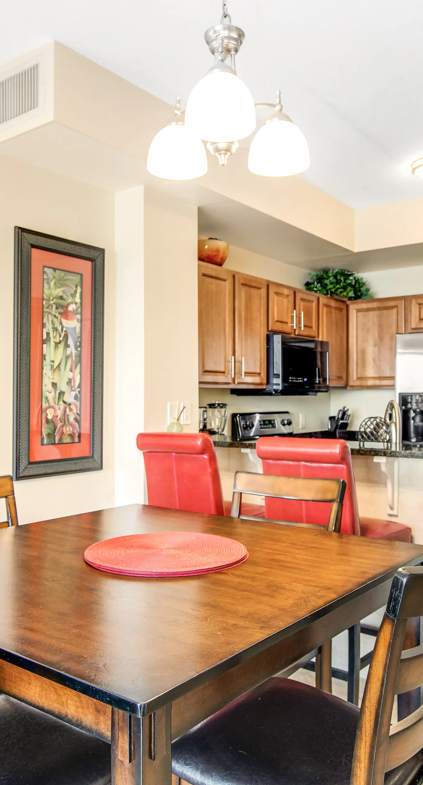 Inviting & spacious 18th-floor condo with tropical pools & gym - walk to the beach