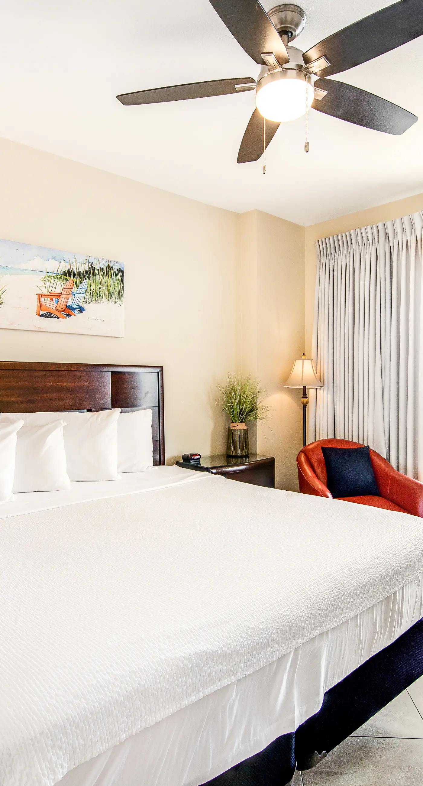 Inviting & spacious 18th-floor condo with tropical pools & gym - walk to the beach