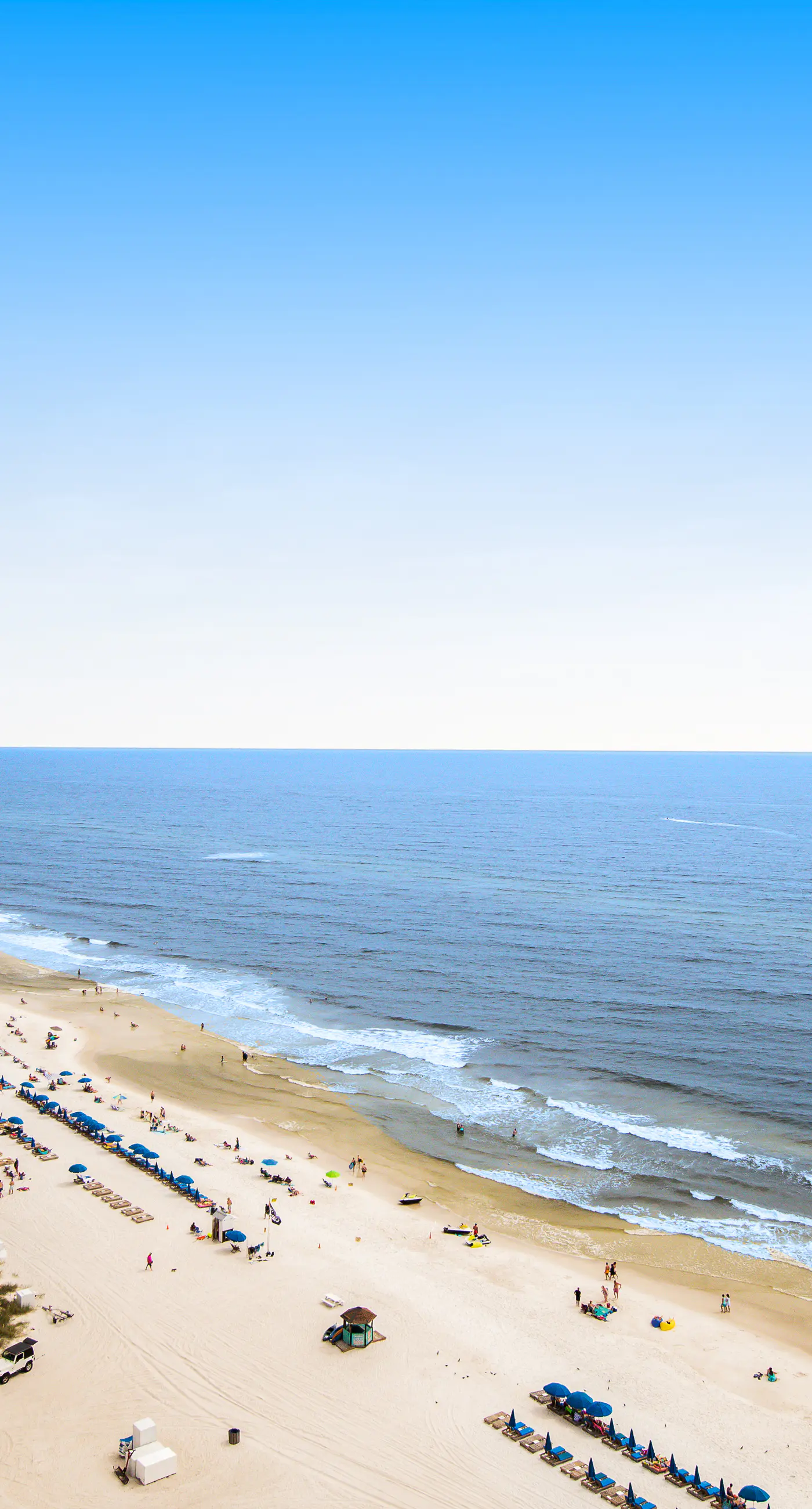 Inviting & spacious 18th-floor condo with tropical pools & gym - walk to the beach