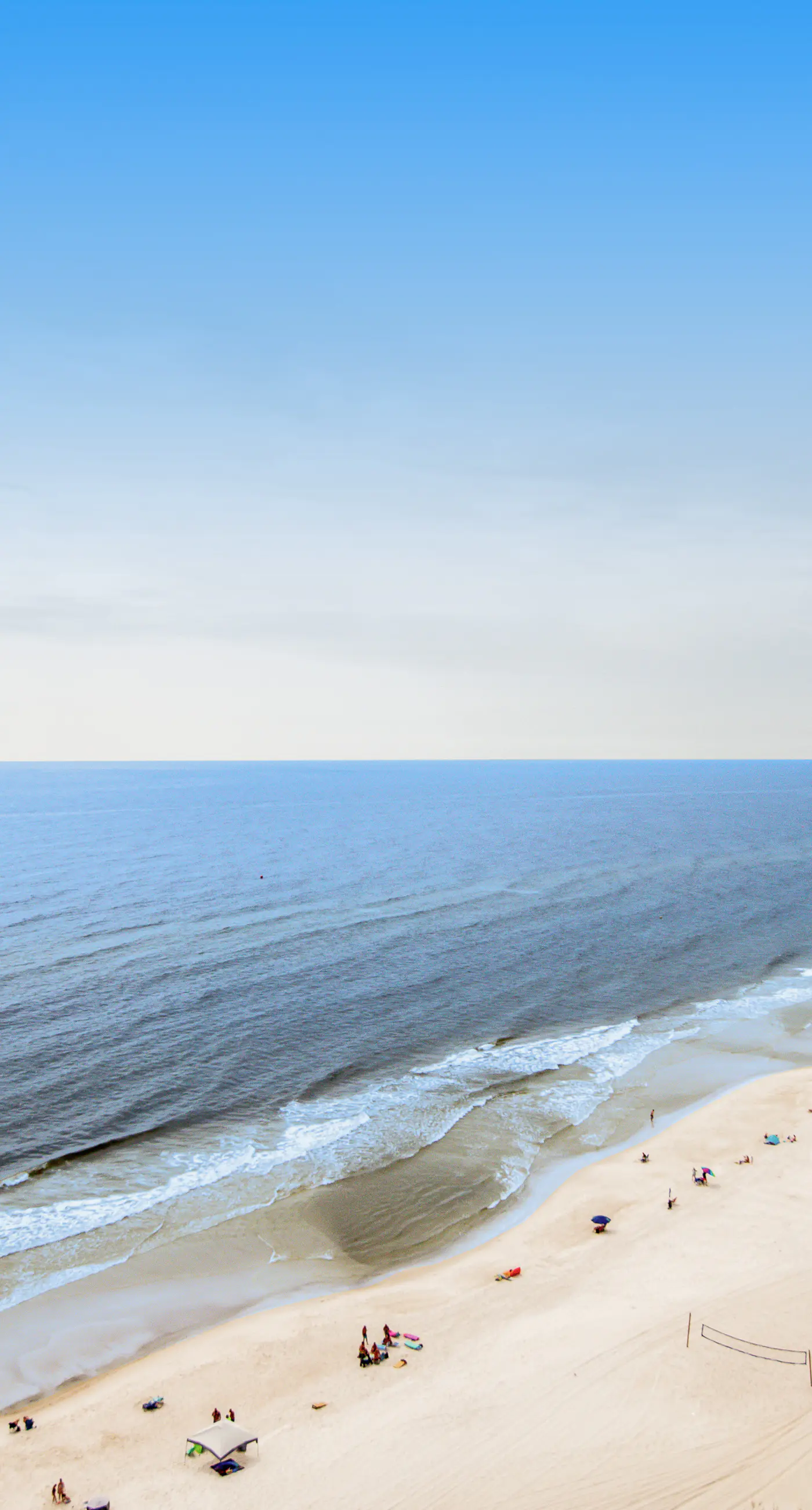 Inviting & spacious 18th-floor condo with tropical pools & gym - walk to the beach