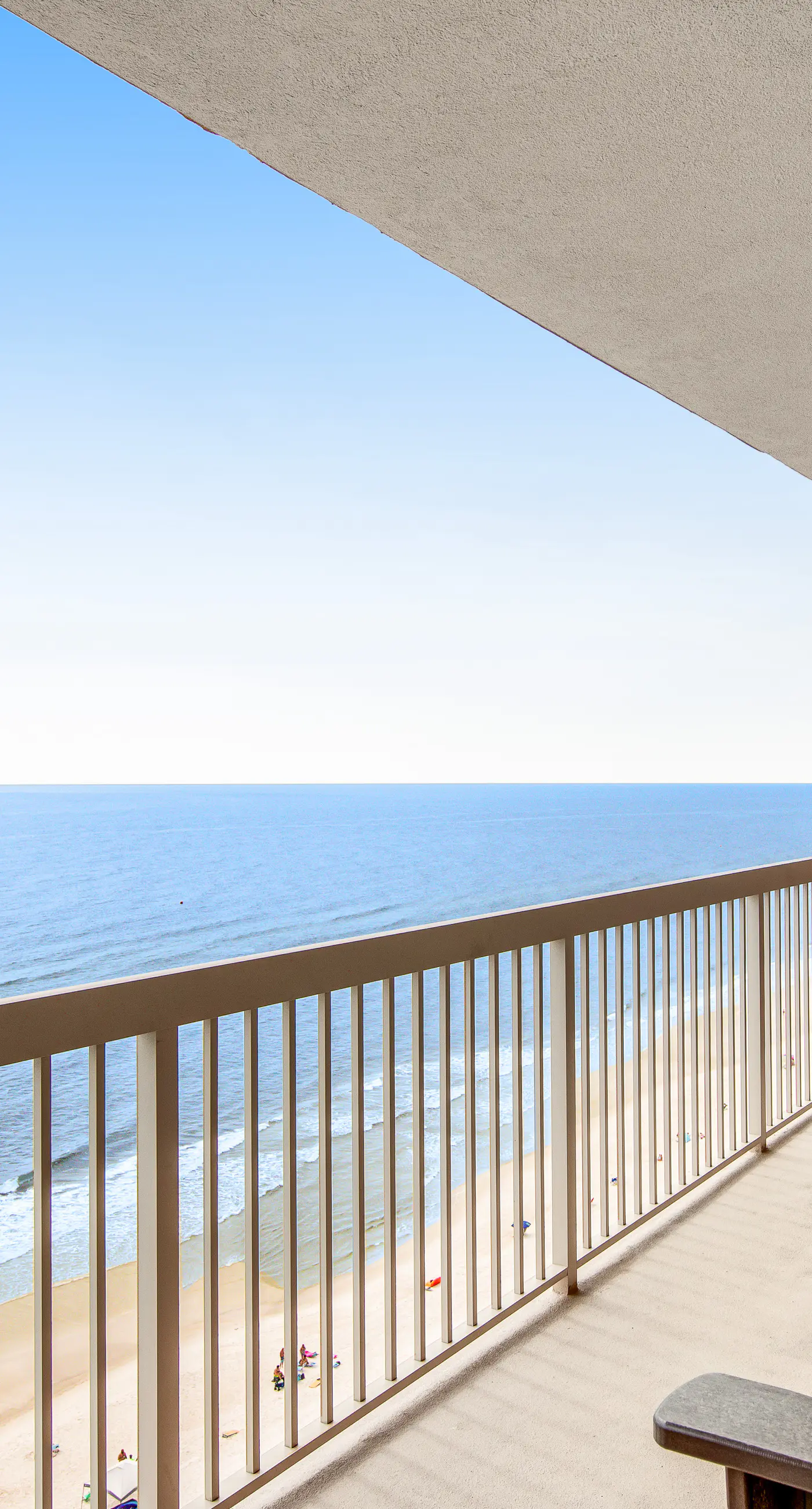Inviting & spacious 18th-floor condo with tropical pools & gym - walk to the beach