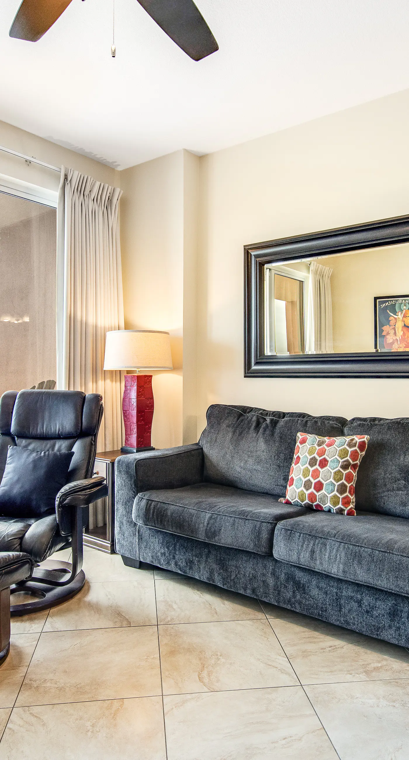 Inviting & spacious 18th-floor condo with tropical pools & gym - walk to the beach