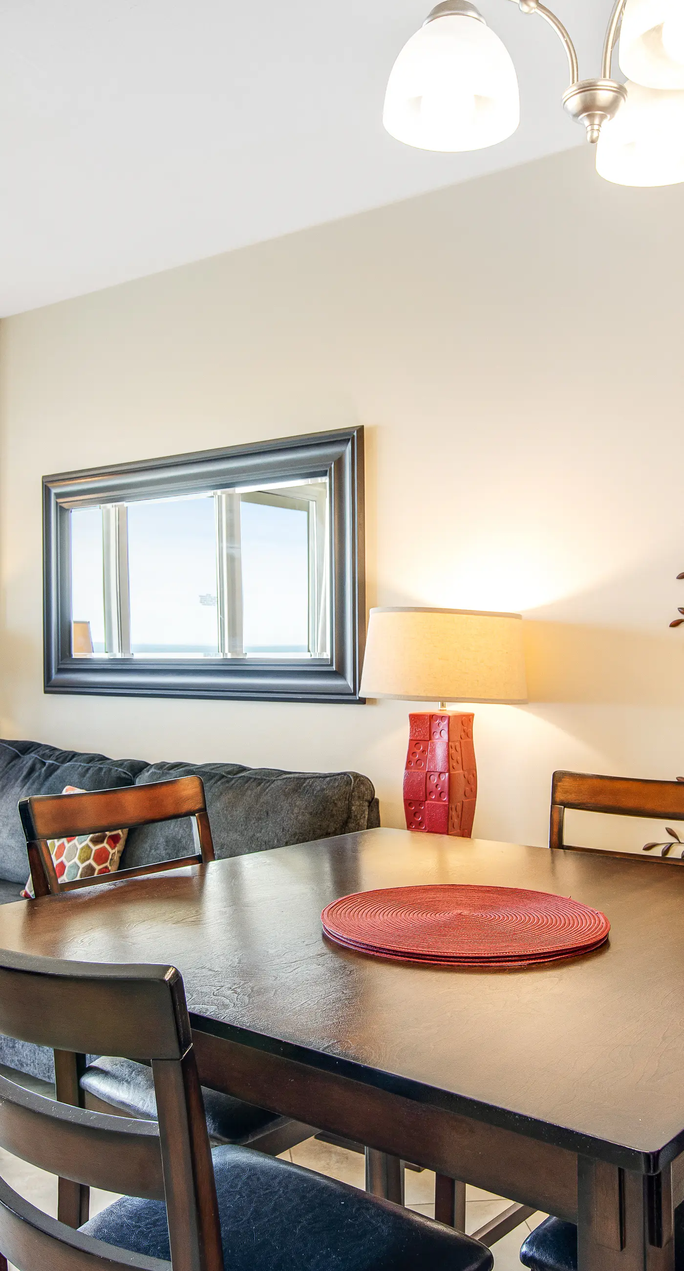 Inviting & spacious 18th-floor condo with tropical pools & gym - walk to the beach