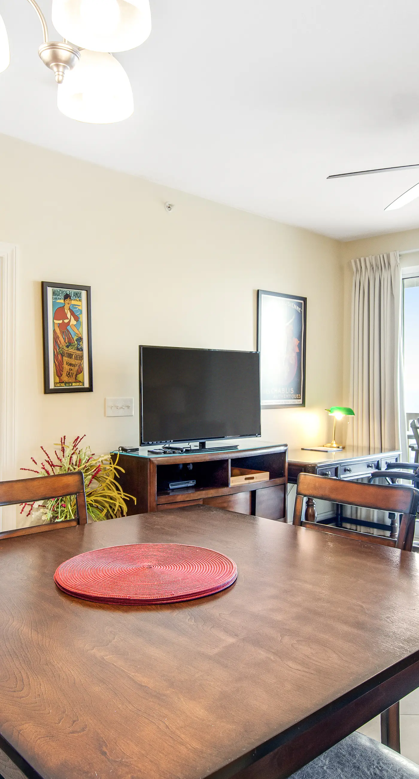 Inviting & spacious 18th-floor condo with tropical pools & gym - walk to the beach