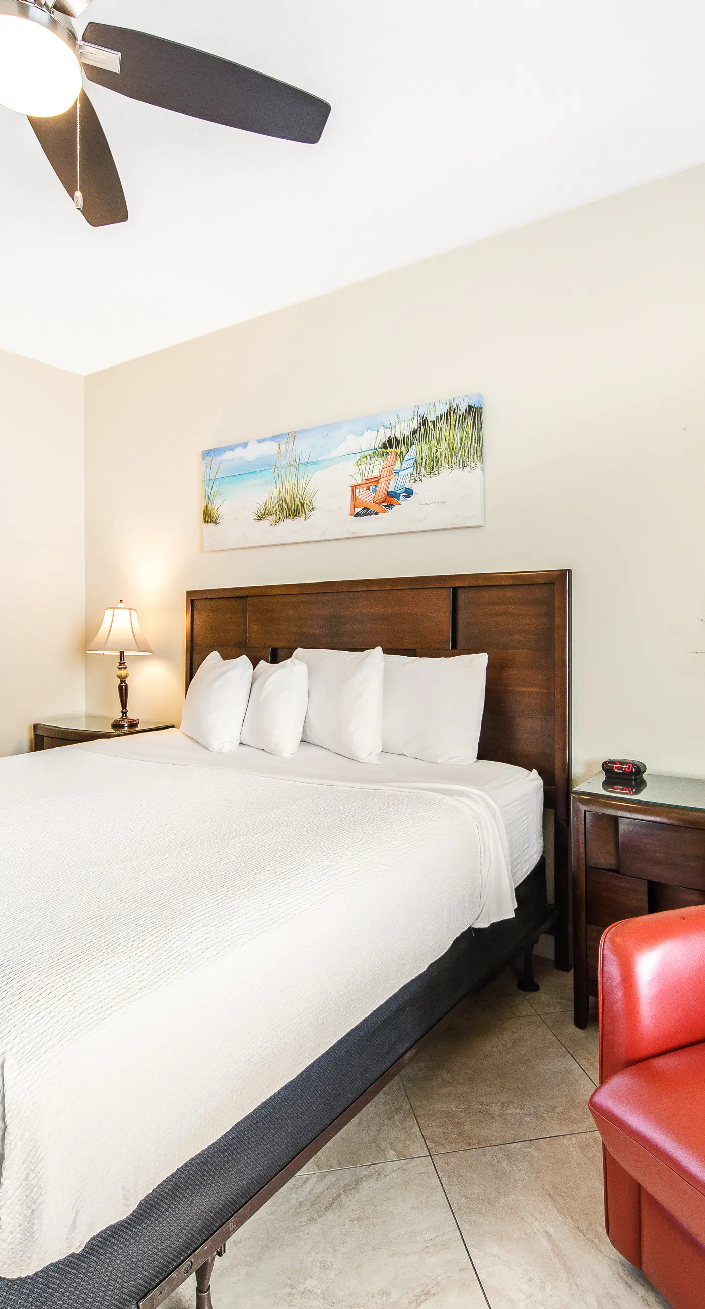 Inviting & spacious 18th-floor condo with tropical pools & gym - walk to the beach