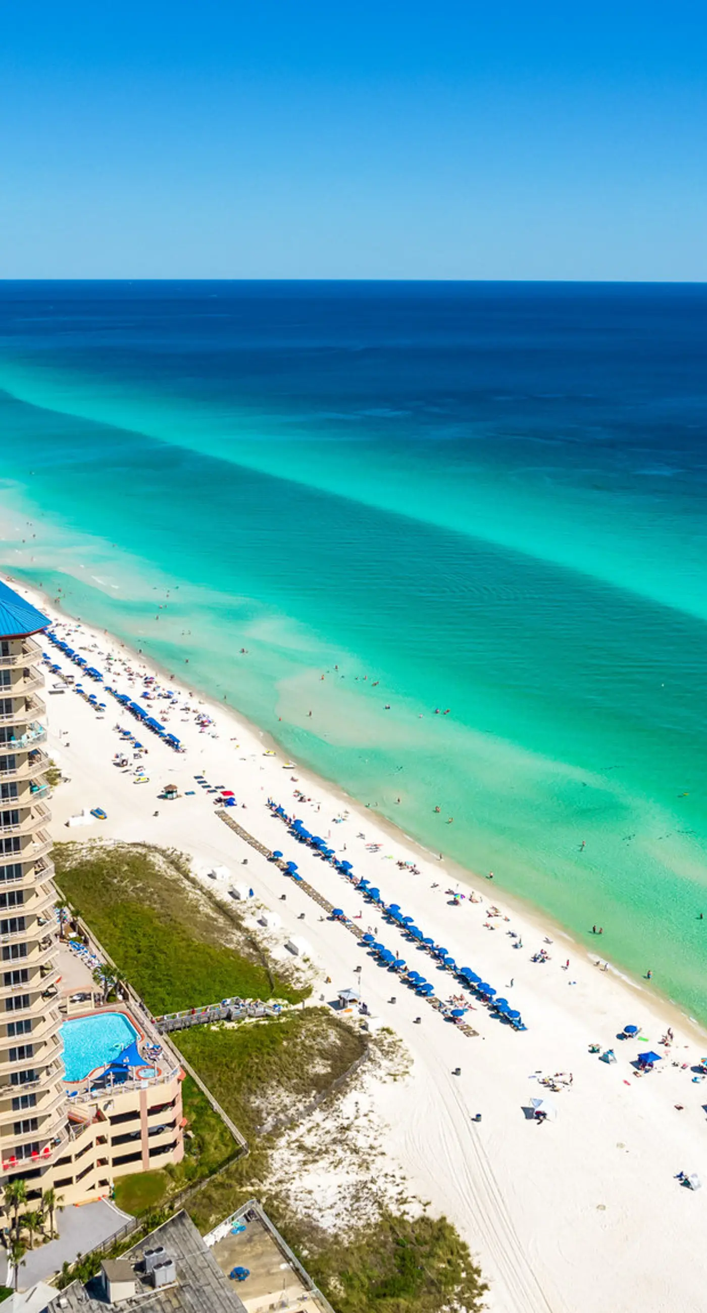 Inviting & spacious 18th-floor condo with tropical pools & gym - walk to the beach