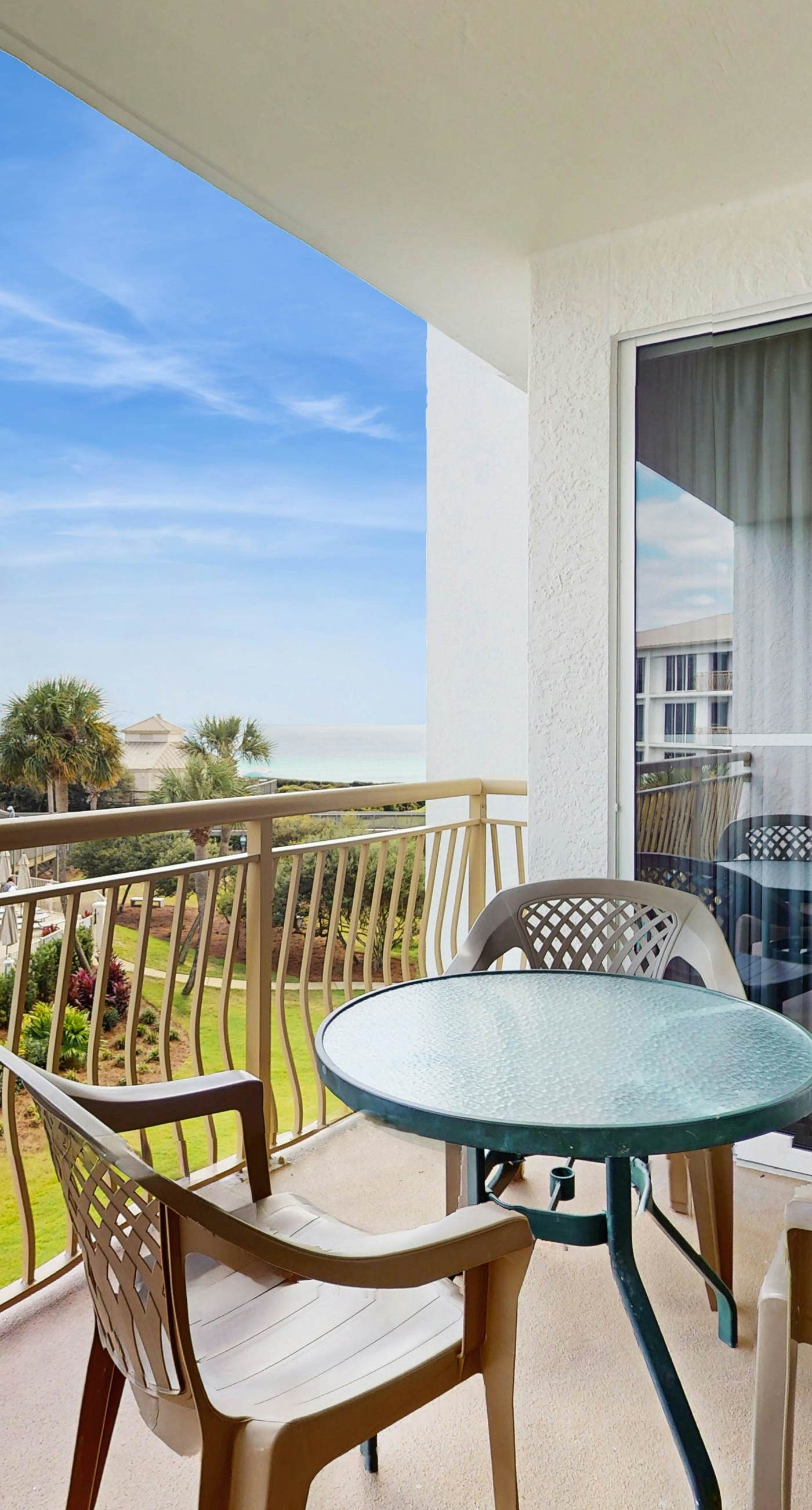 Elegant abode overlooking the pool with beach access, tennis & pickleball