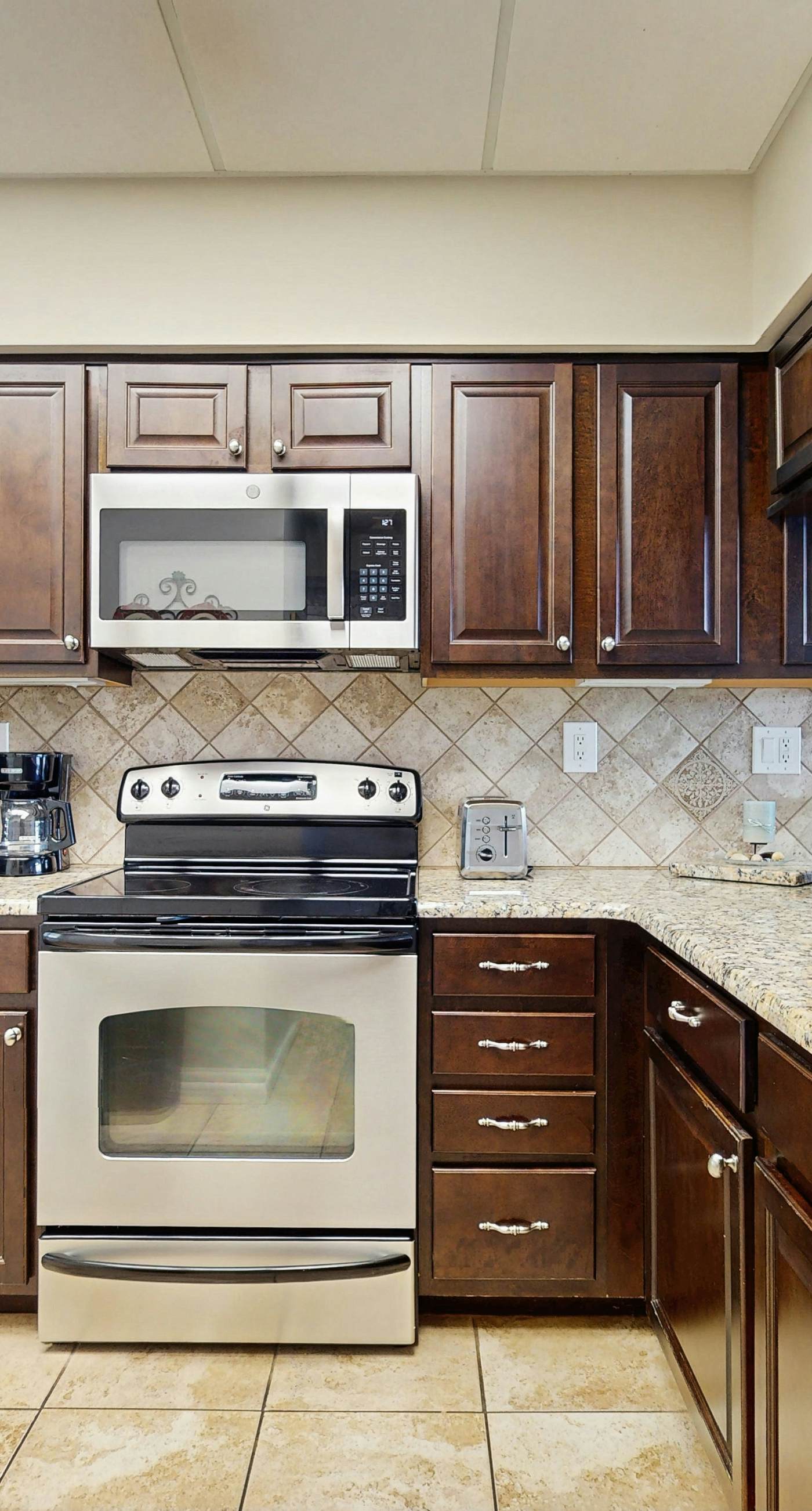 Elegant abode overlooking the pool with beach access, tennis & pickleball