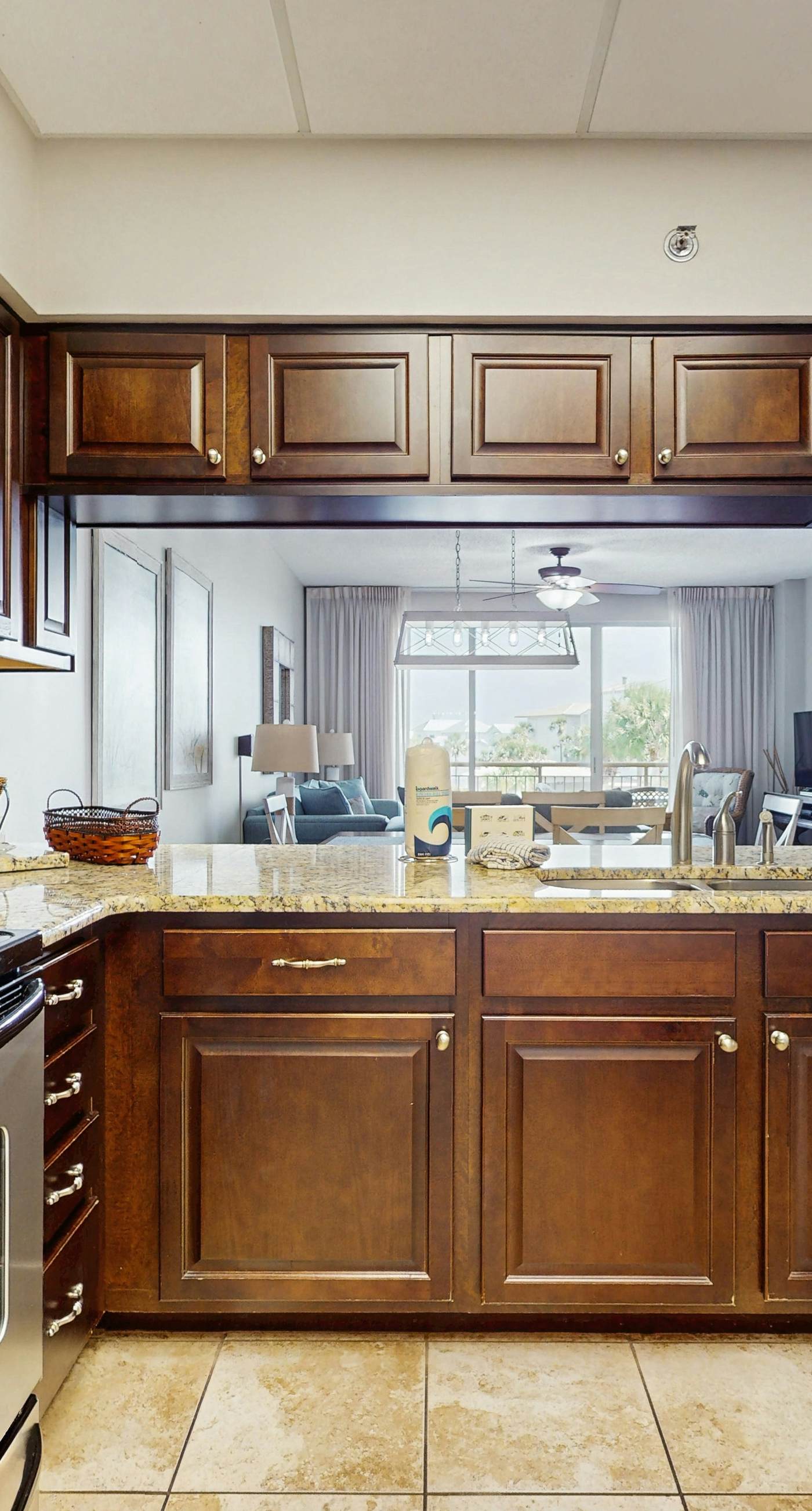 Elegant abode overlooking the pool with beach access, tennis & pickleball