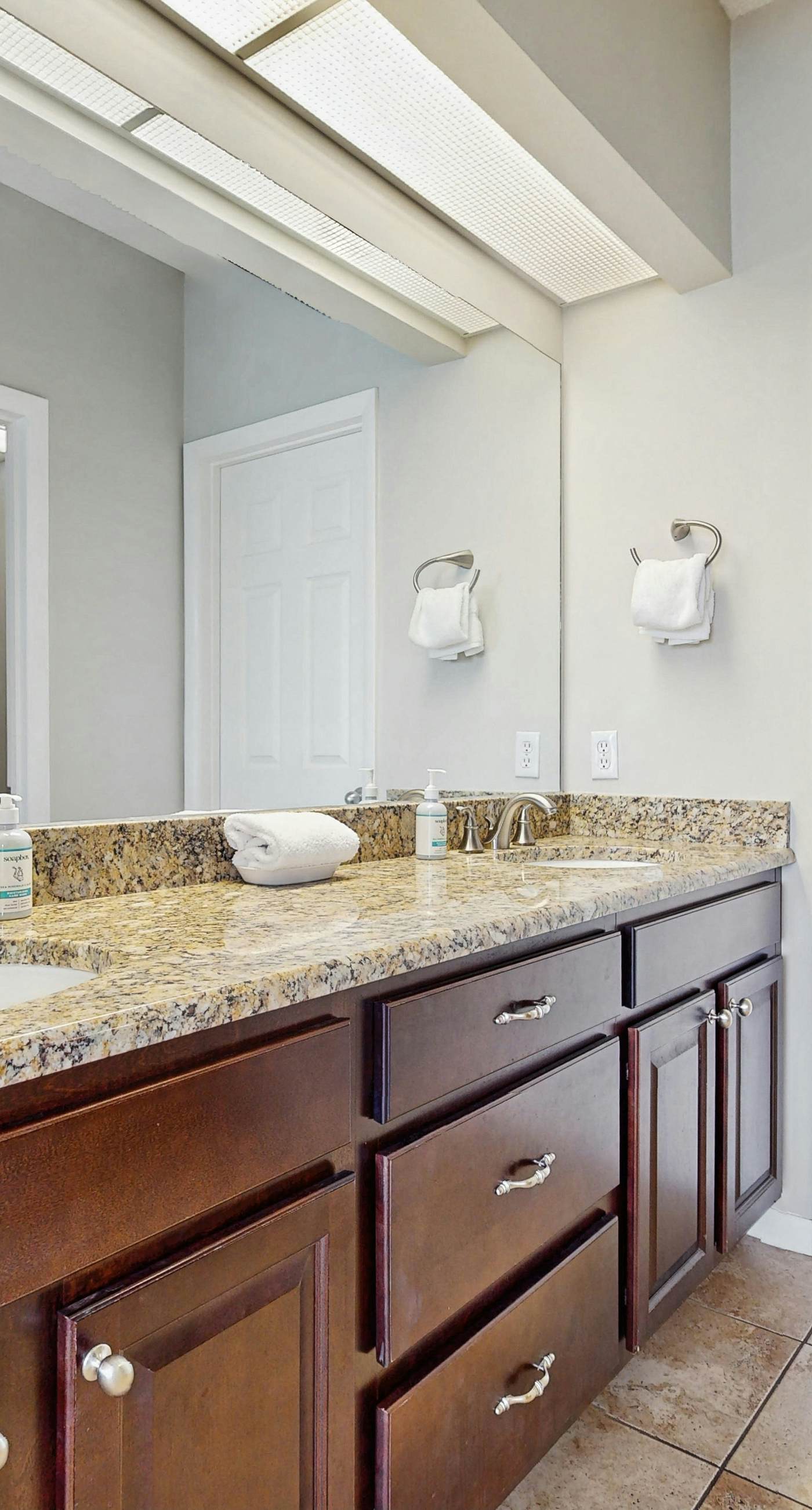 Elegant abode overlooking the pool with beach access, tennis & pickleball