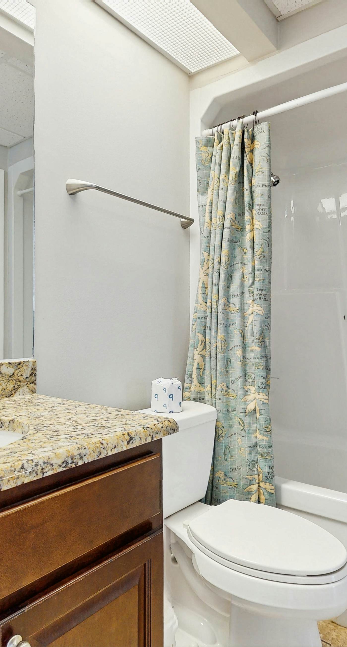 Elegant abode overlooking the pool with beach access, tennis & pickleball