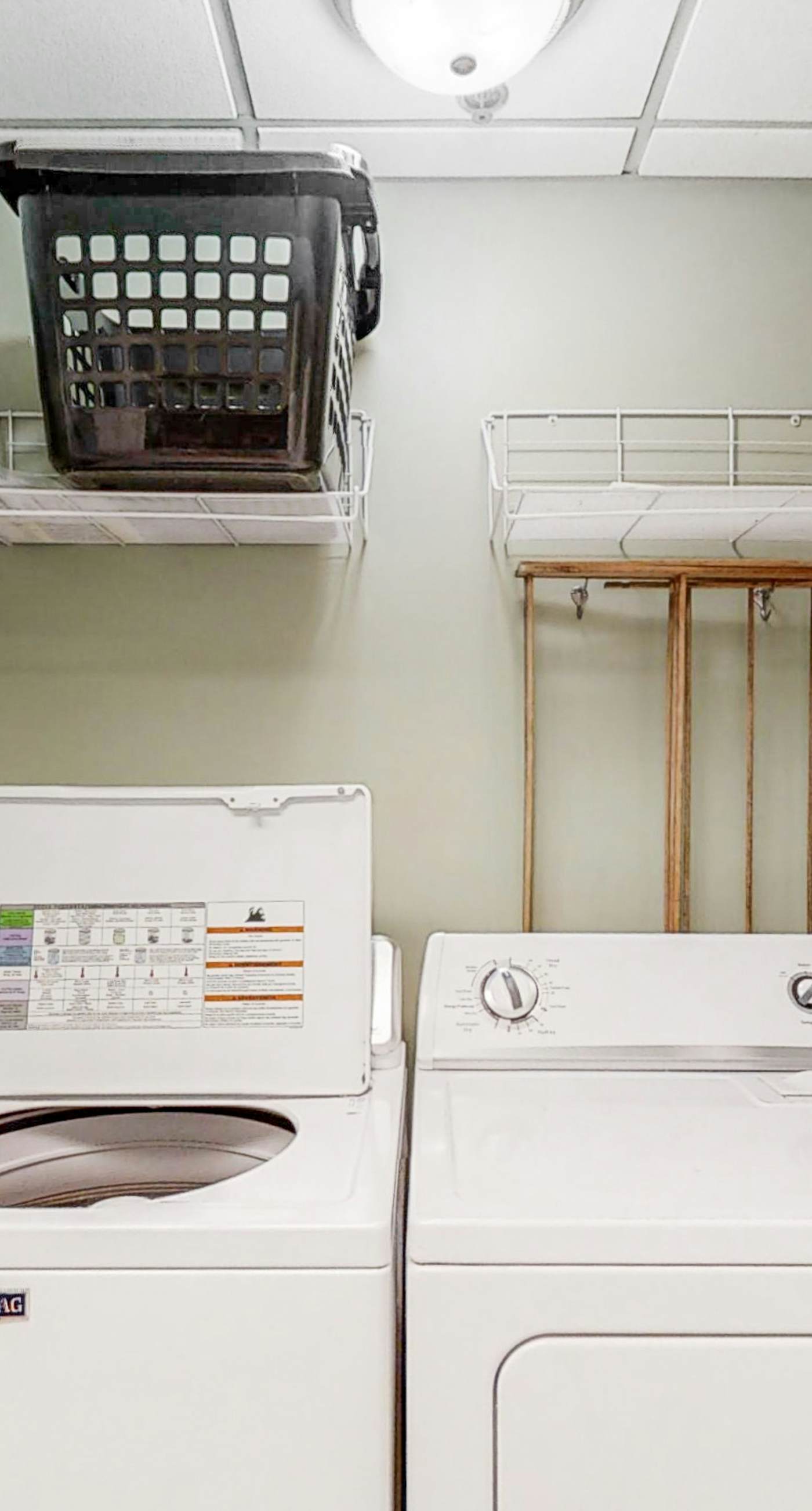 Elegant abode overlooking the pool with beach access, tennis & pickleball