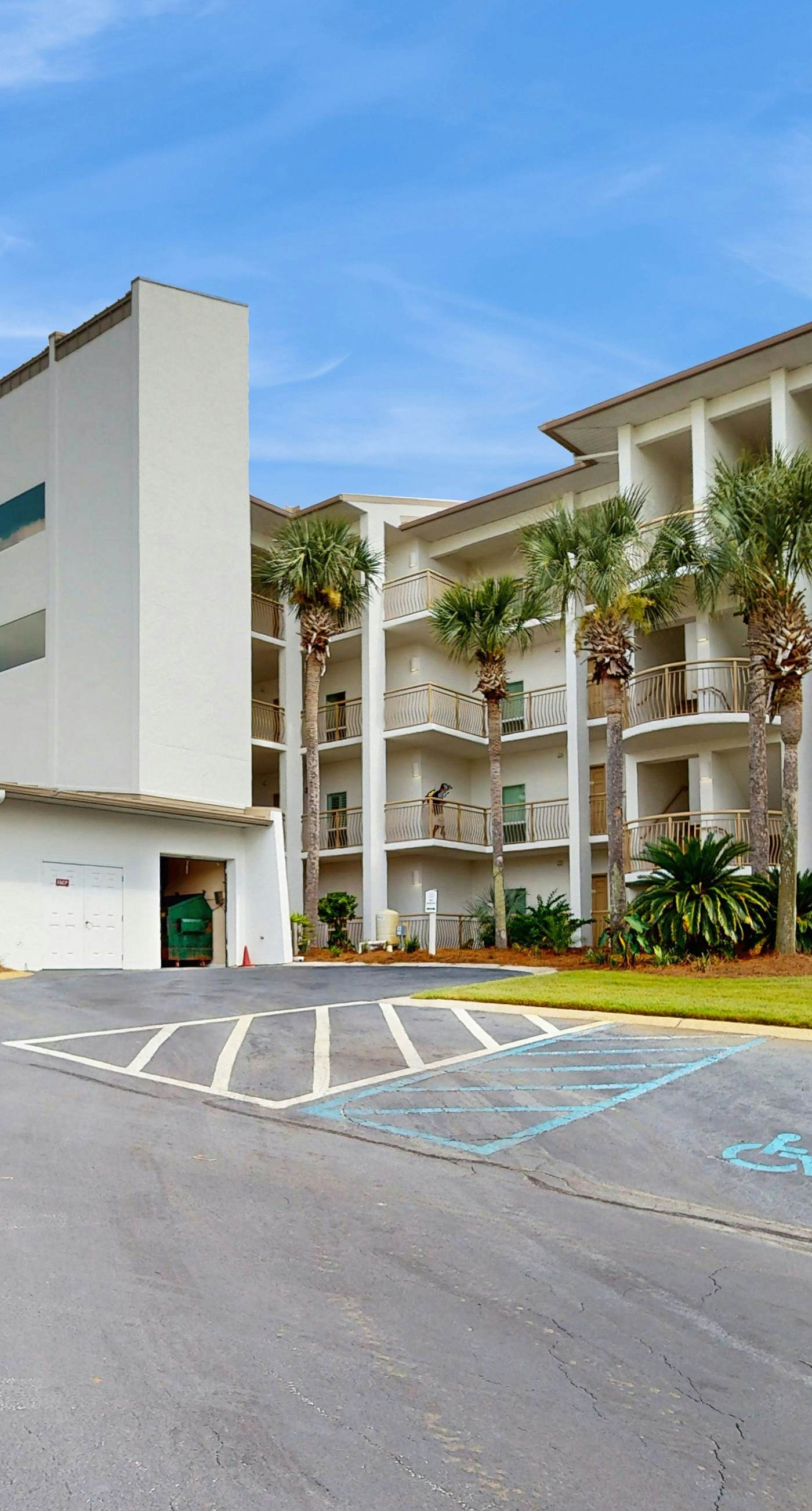 Elegant abode overlooking the pool with beach access, tennis & pickleball