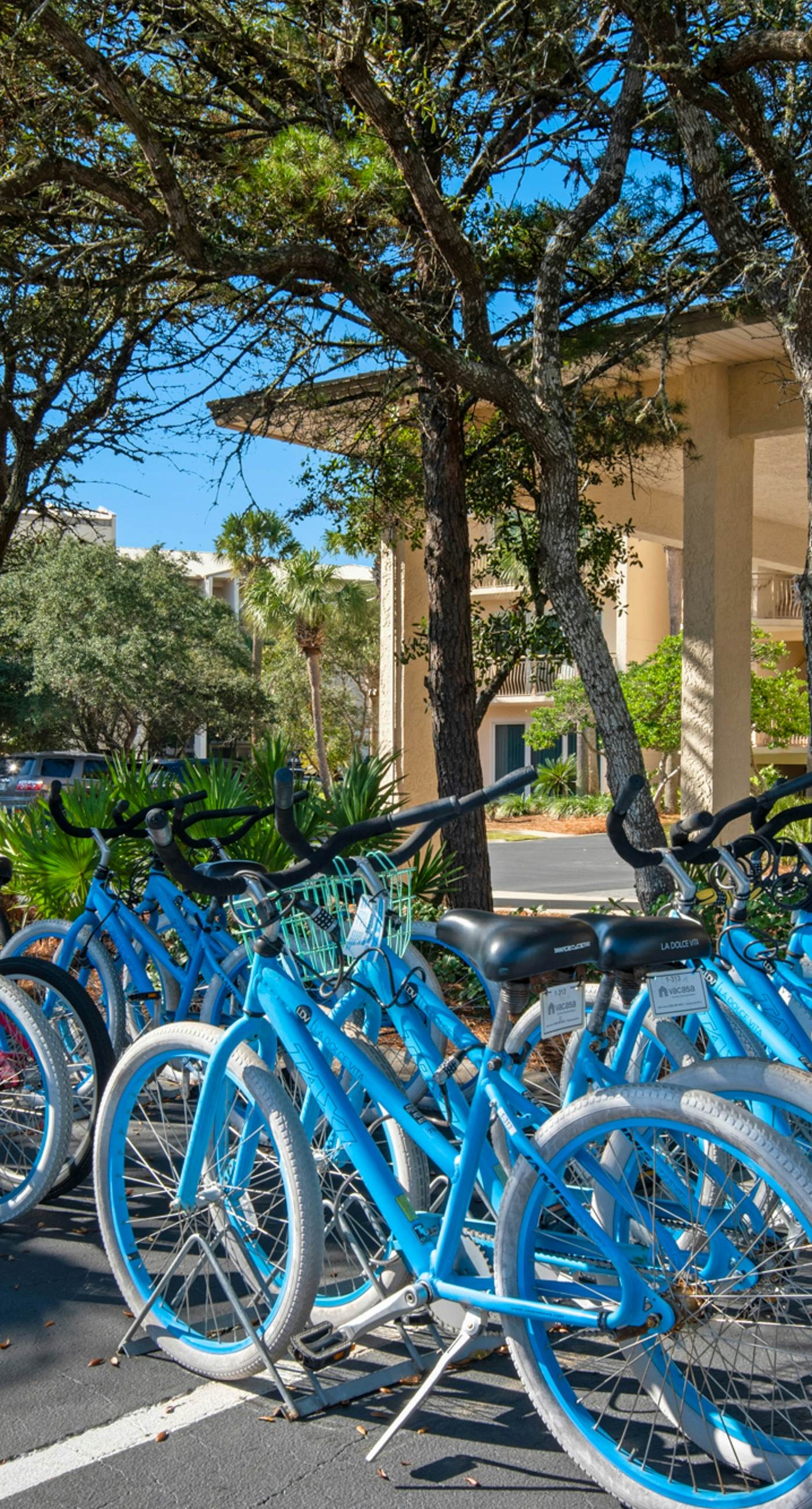 Elegant abode overlooking the pool with beach access, tennis & pickleball