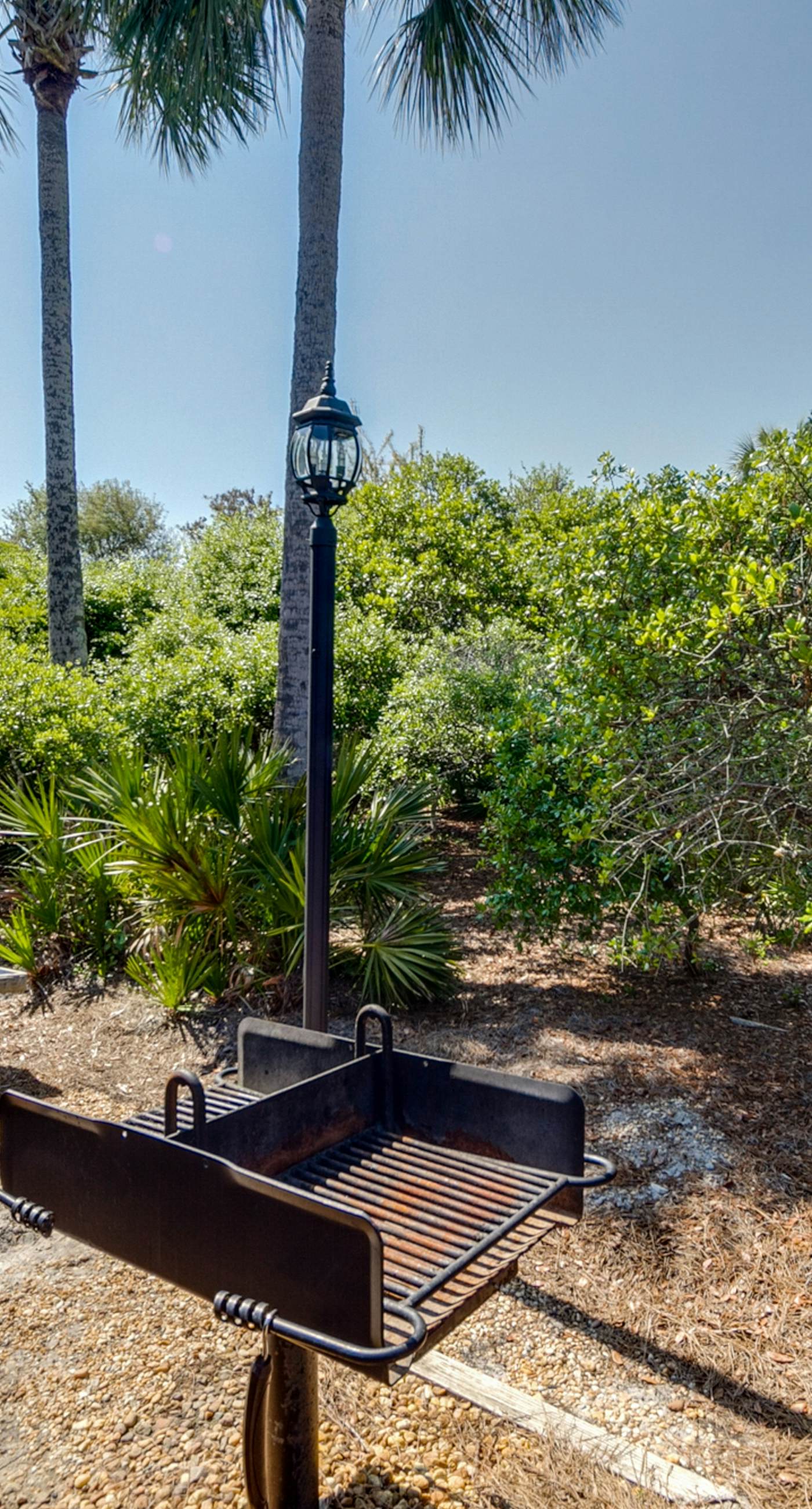 Elegant abode overlooking the pool with beach access, tennis & pickleball