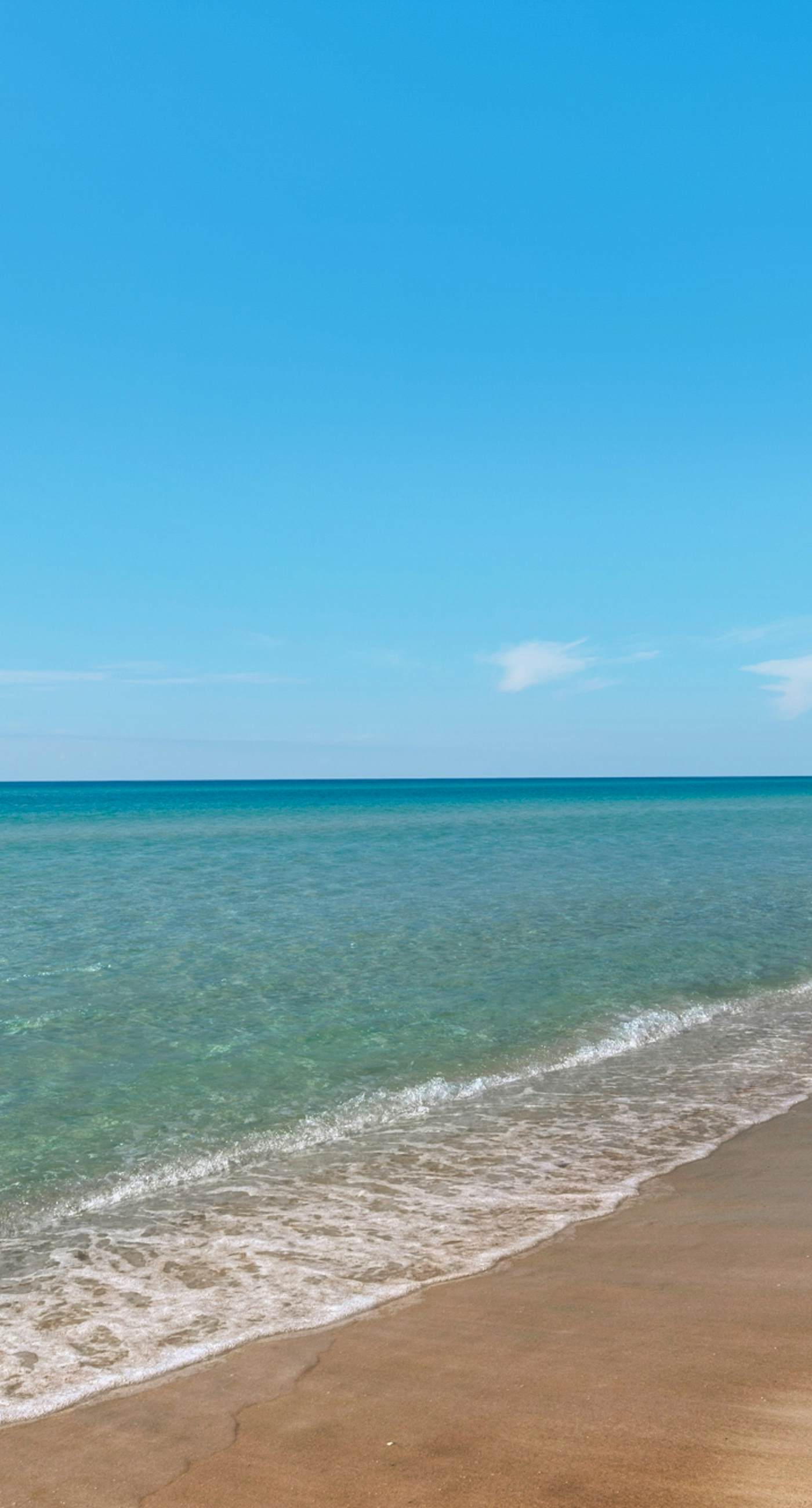 Elegant abode overlooking the pool with beach access, tennis & pickleball