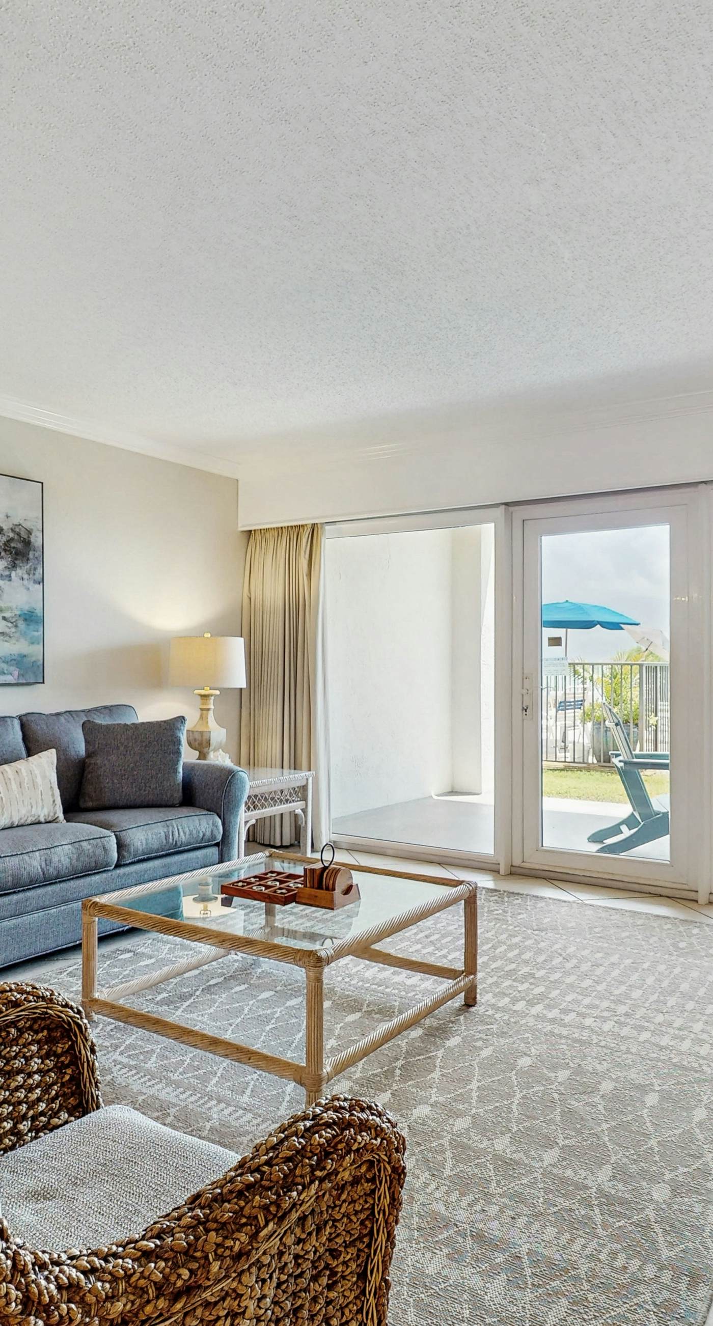 Cozy, Gulf-front home with 2 beach chairs - short distance to entertainment