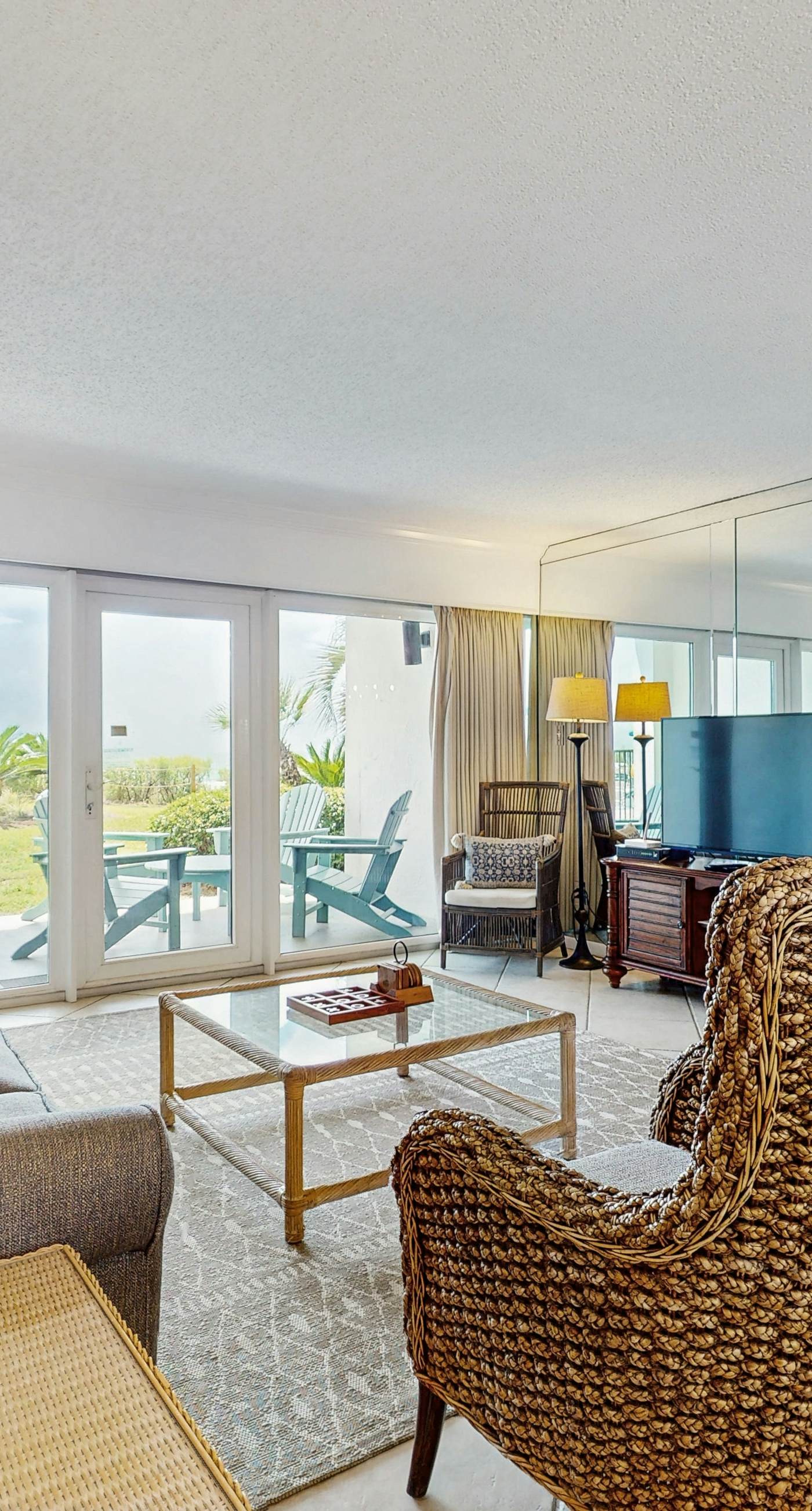 Cozy, Gulf-front home with 2 beach chairs - short distance to entertainment