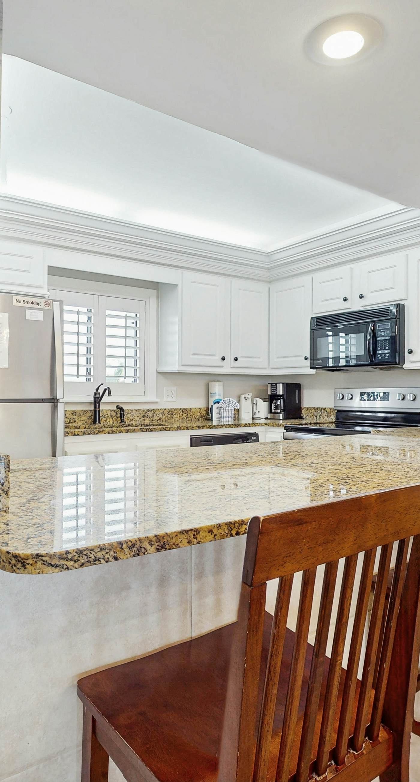 Cozy, Gulf-front home with 2 beach chairs - short distance to entertainment