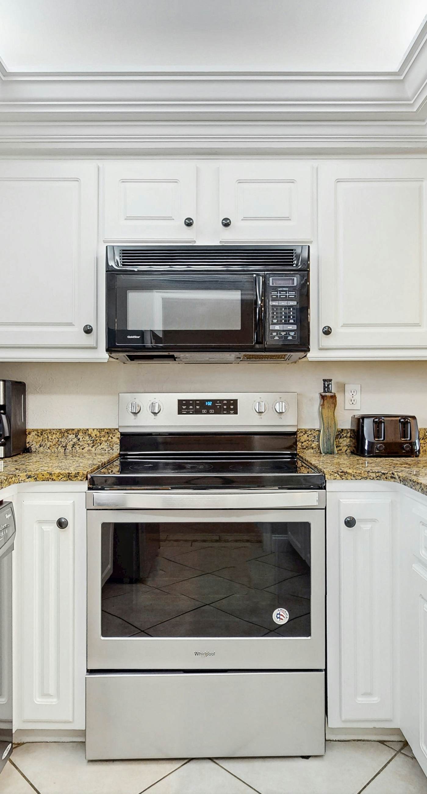 Cozy, Gulf-front home with 2 beach chairs - short distance to entertainment