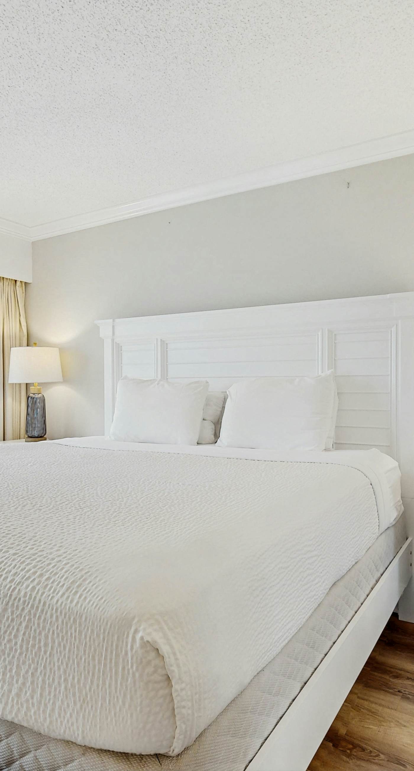 Cozy, Gulf-front home with 2 beach chairs - short distance to entertainment