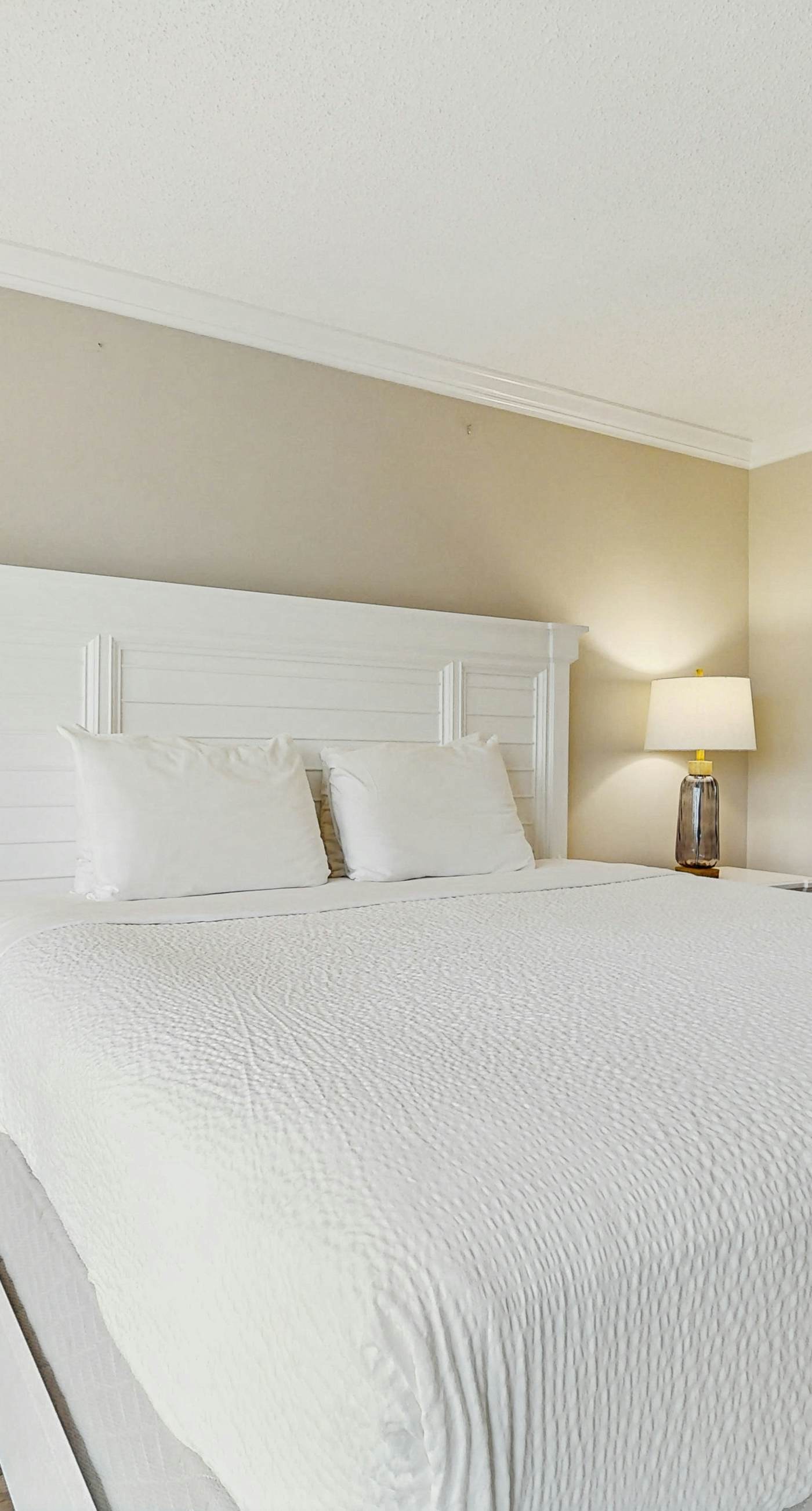 Cozy, Gulf-front home with 2 beach chairs - short distance to entertainment