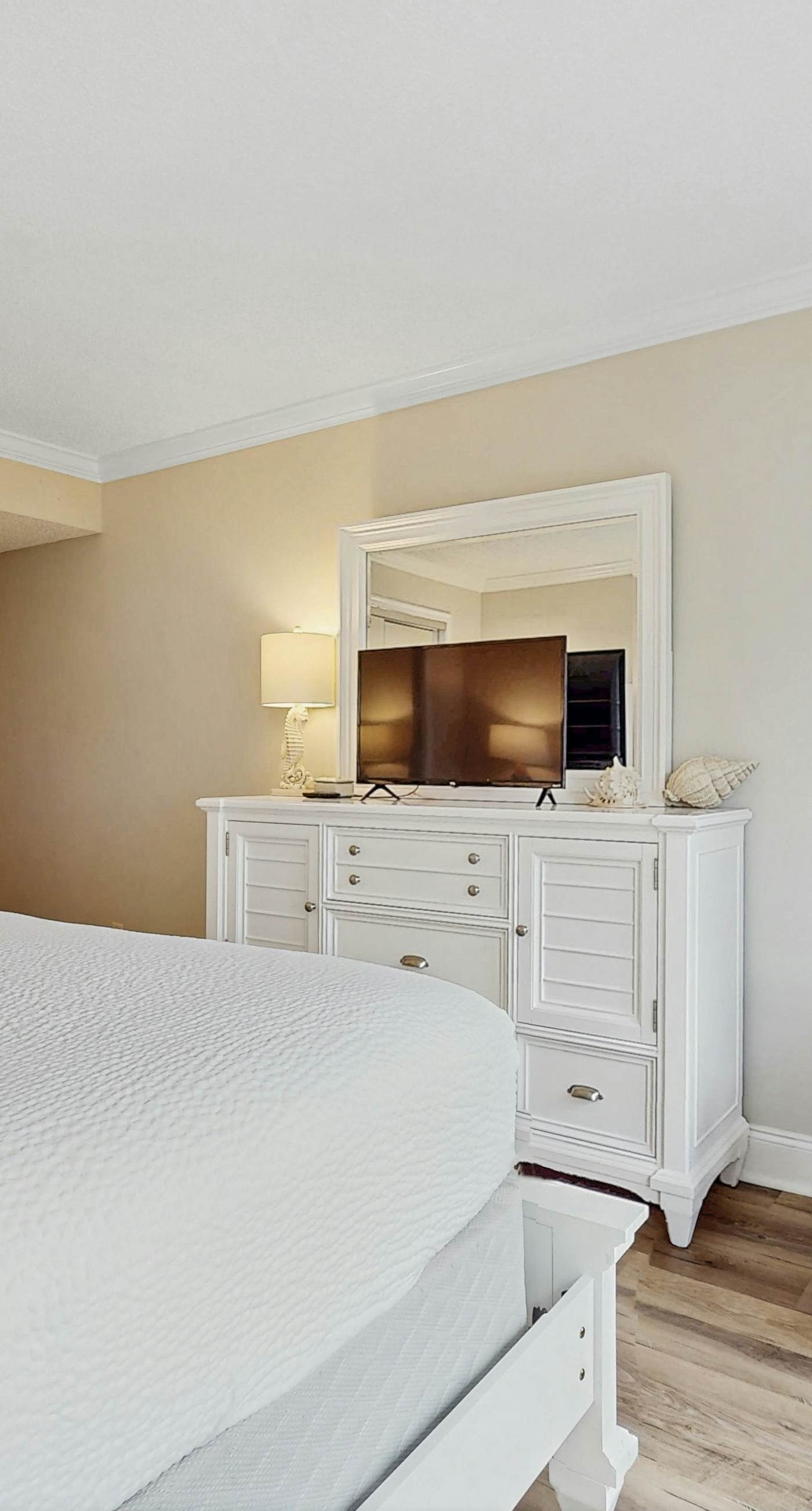 Cozy, Gulf-front home with 2 beach chairs - short distance to entertainment