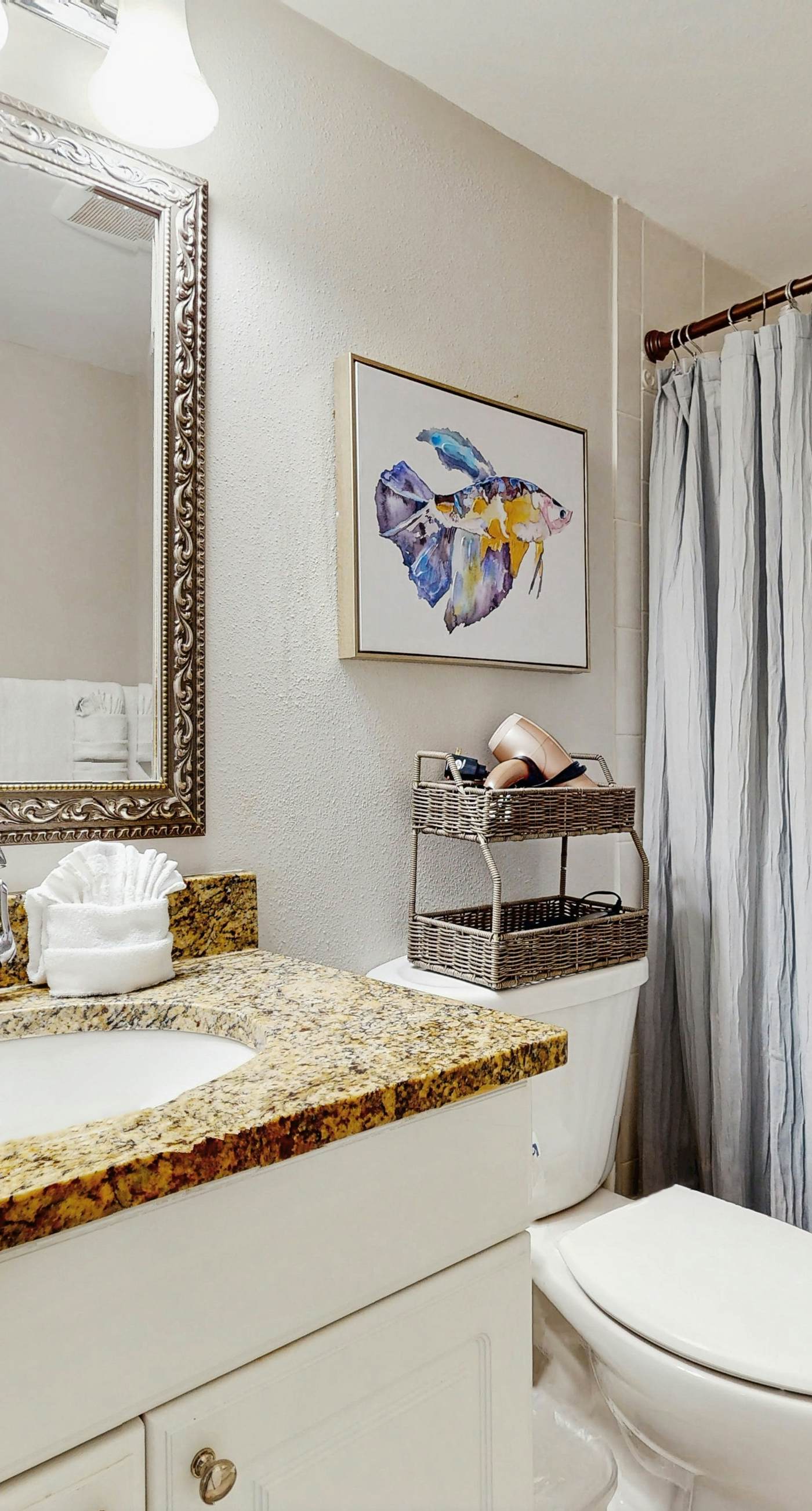 Cozy, Gulf-front home with 2 beach chairs - short distance to entertainment